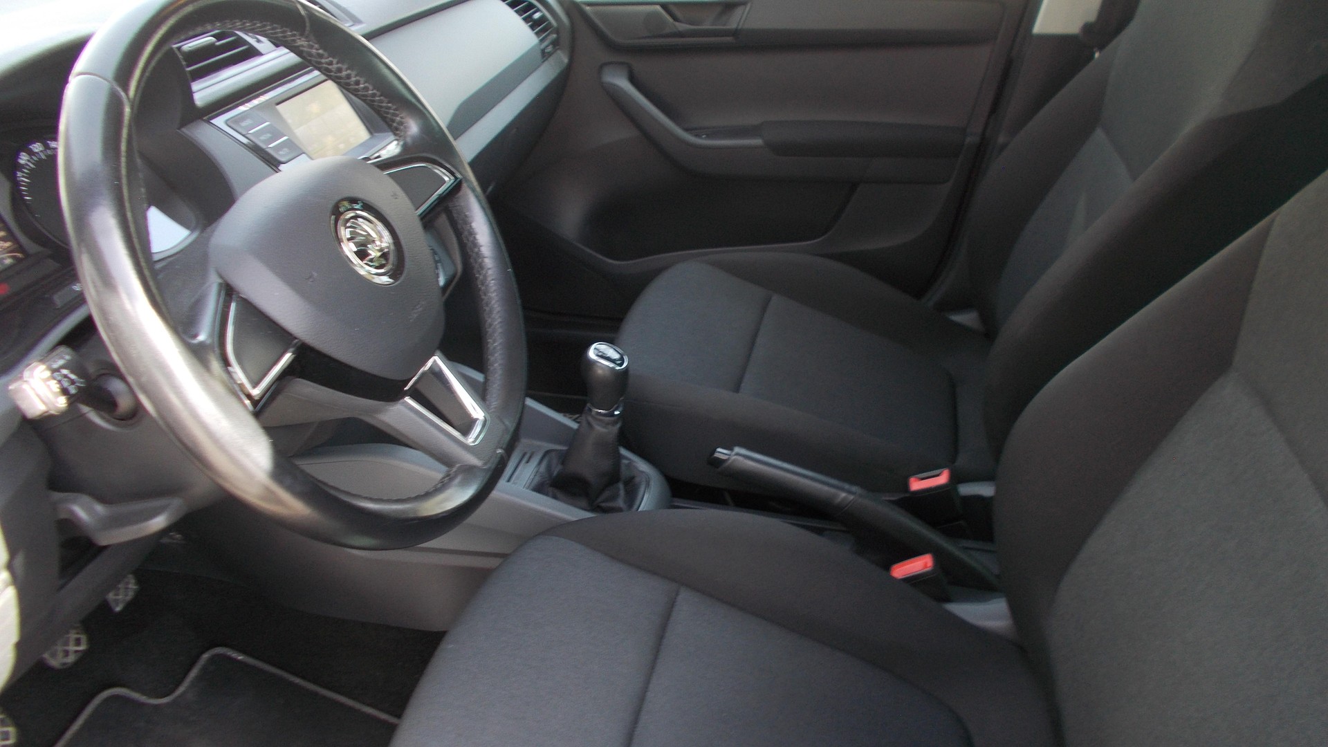 SKODA Fabia 1.2 TSI Active-image-6