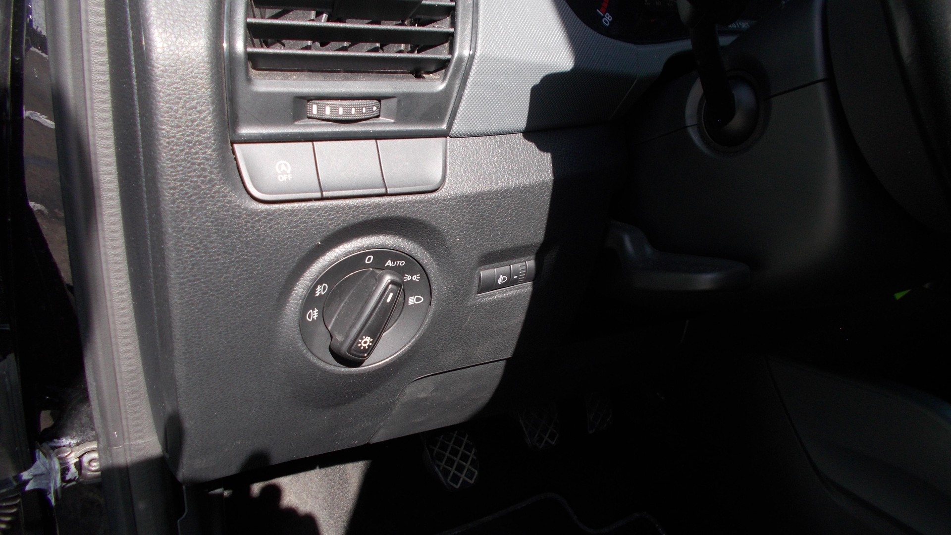SKODA Fabia 1.2 TSI Active-image-8