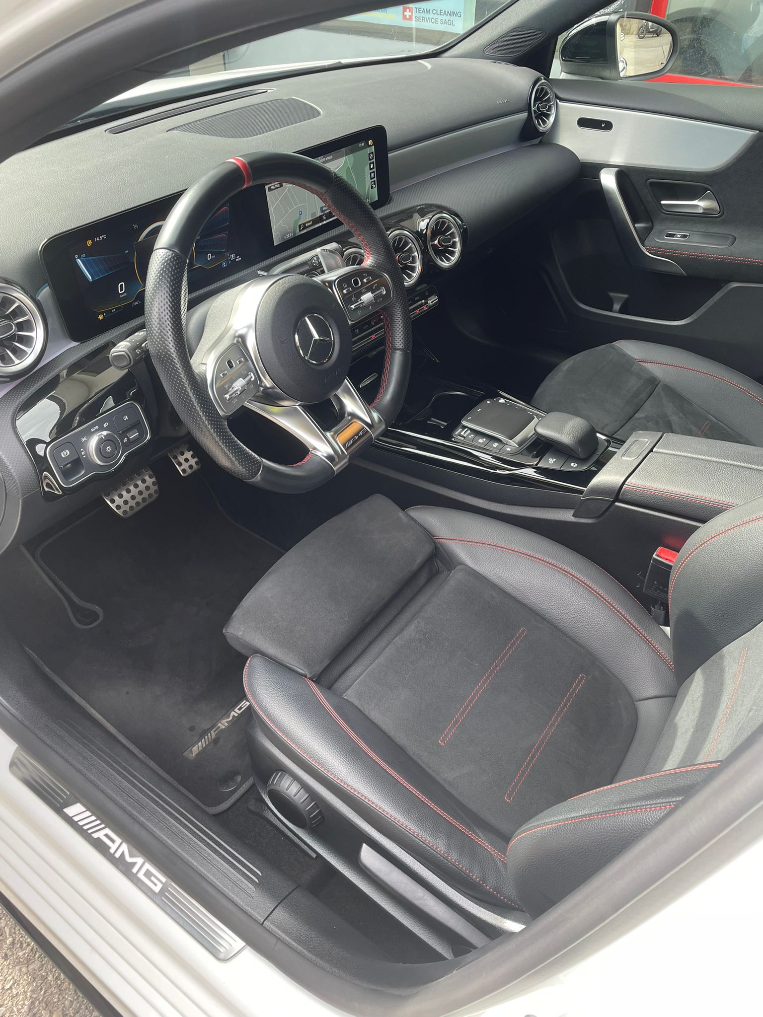 MERCEDES-BENZ A 35 AMG 4Matic Speedshift-image-10