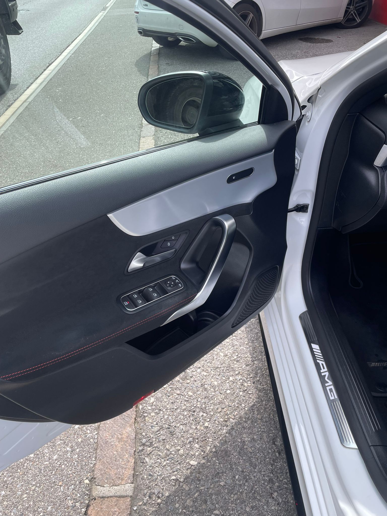 MERCEDES-BENZ A 35 AMG 4Matic Speedshift-image-11