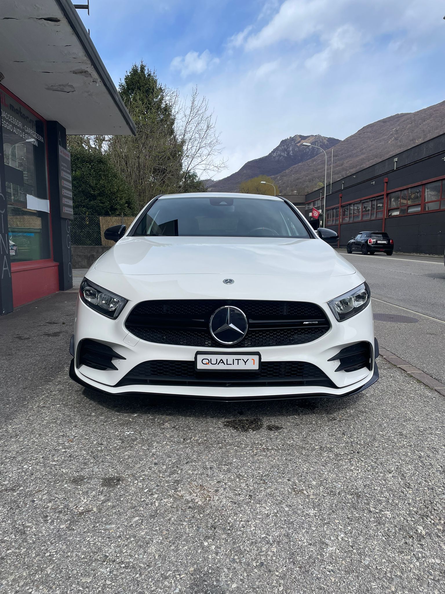 MERCEDES-BENZ A 35 AMG 4Matic Speedshift-image-4