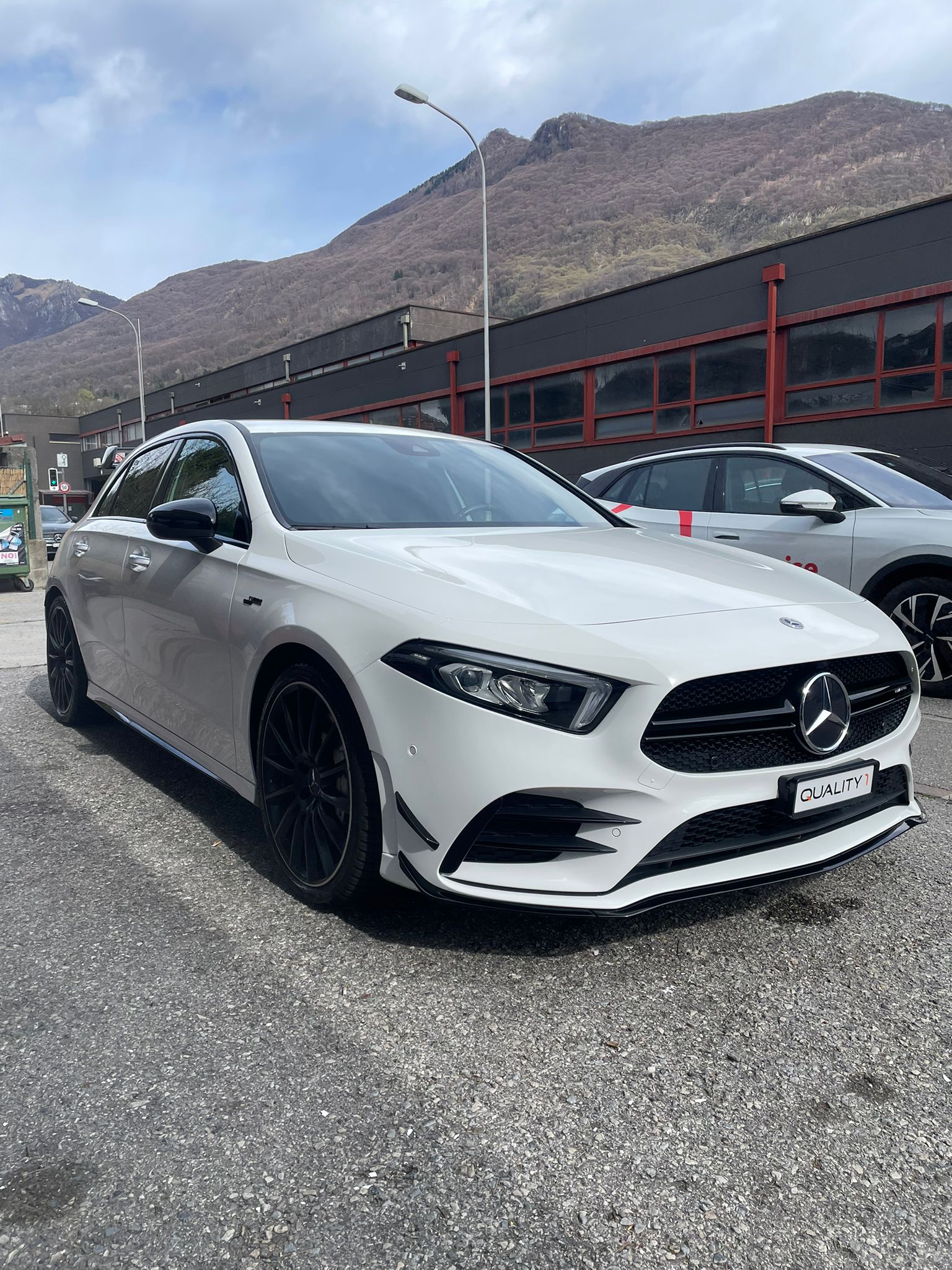 MERCEDES-BENZ A 35 AMG 4Matic Speedshift-image-5