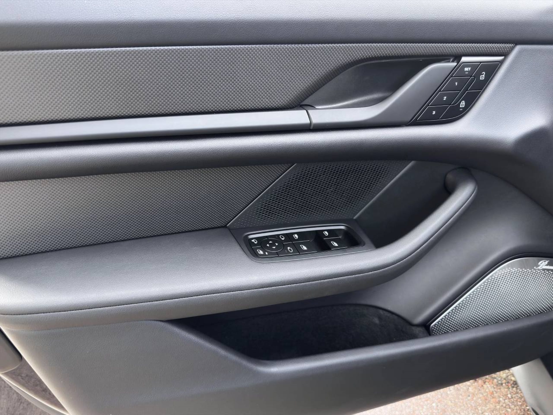 PORSCHE Taycan Turbo S Cross Turismo-image-19