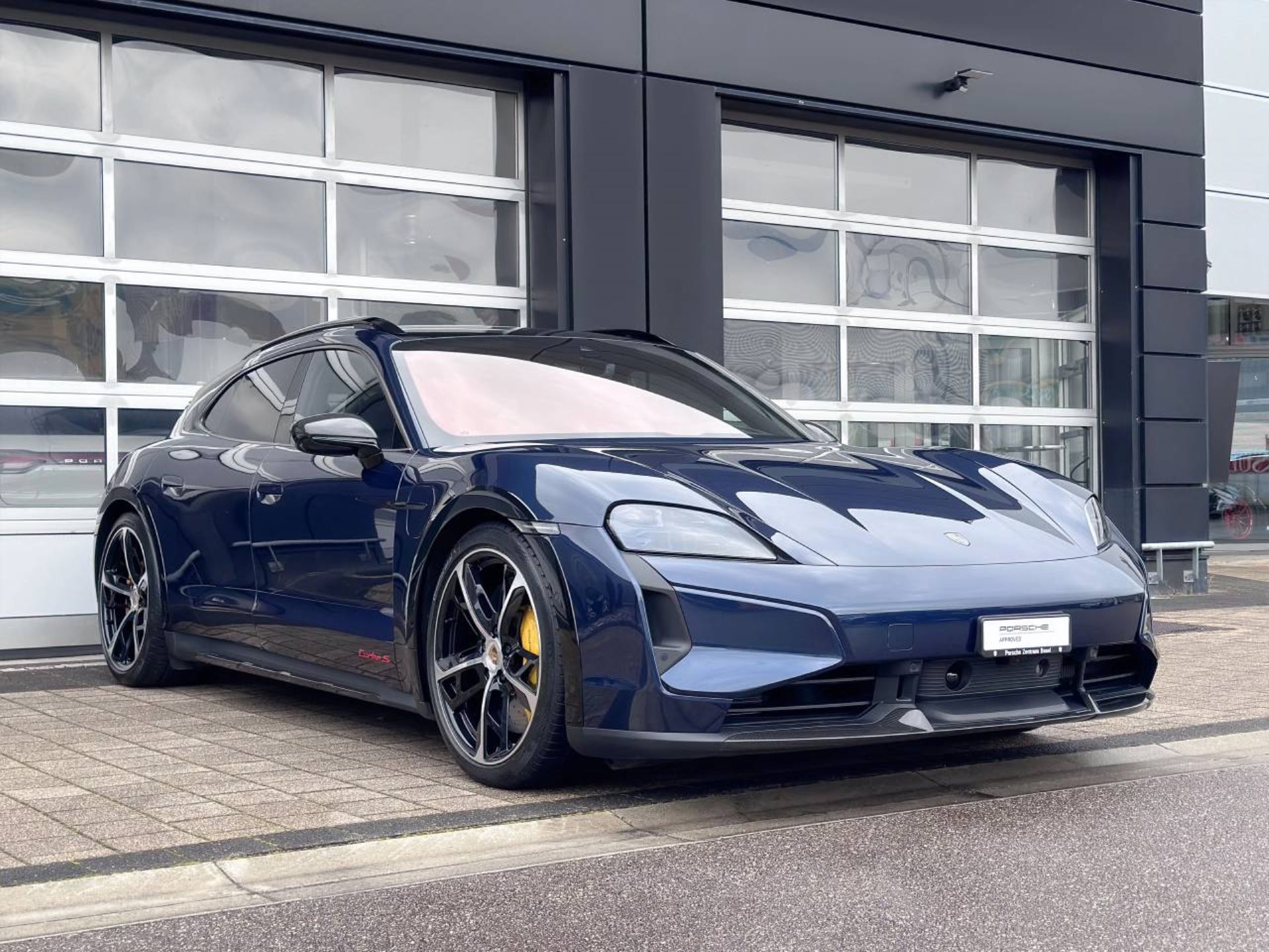 PORSCHE Taycan Turbo S Cross Turismo-image-9