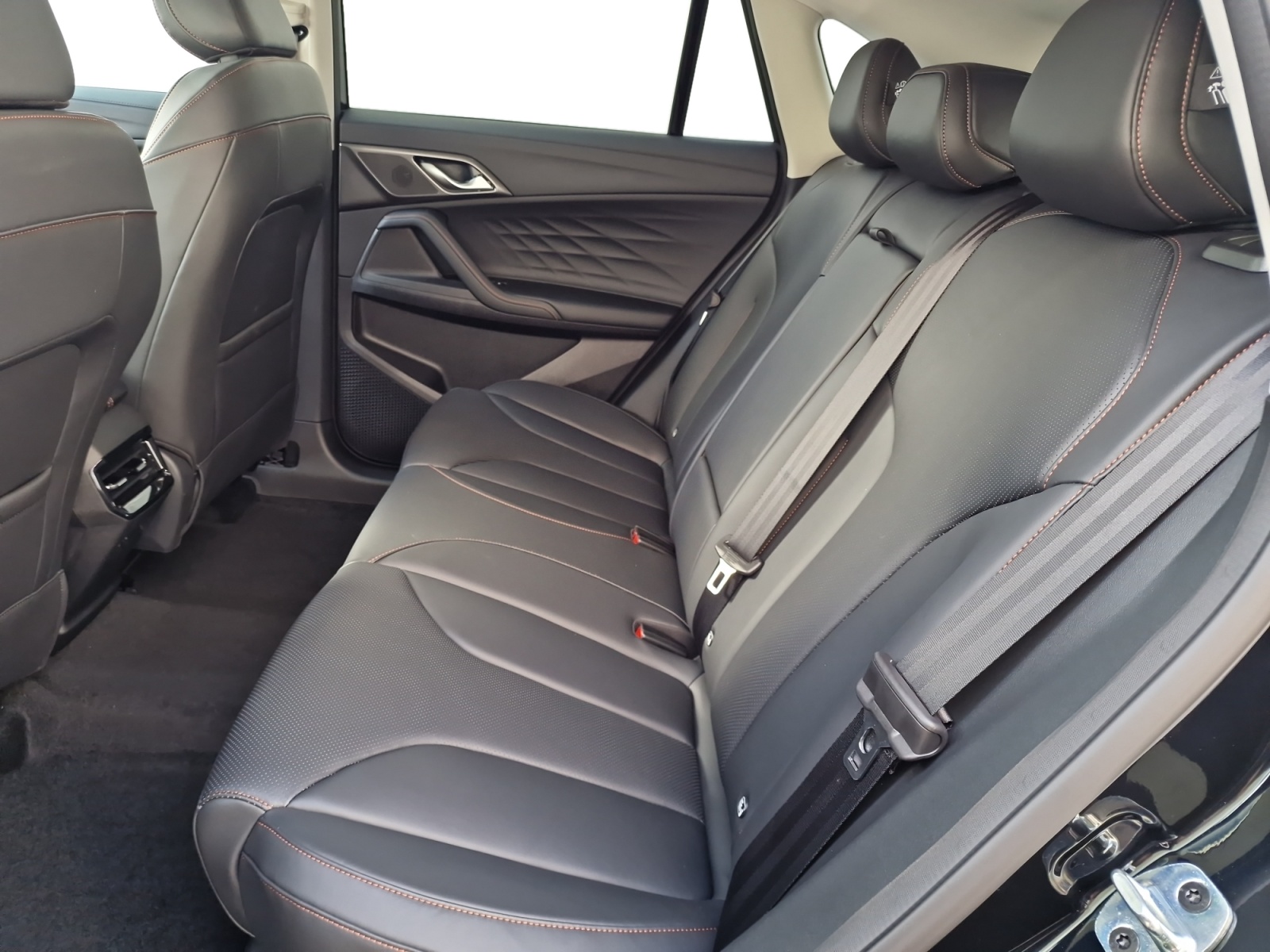 MG HS 1.5 T Plug-In-Hybrid Luxury Reichweite 103 km-image-24