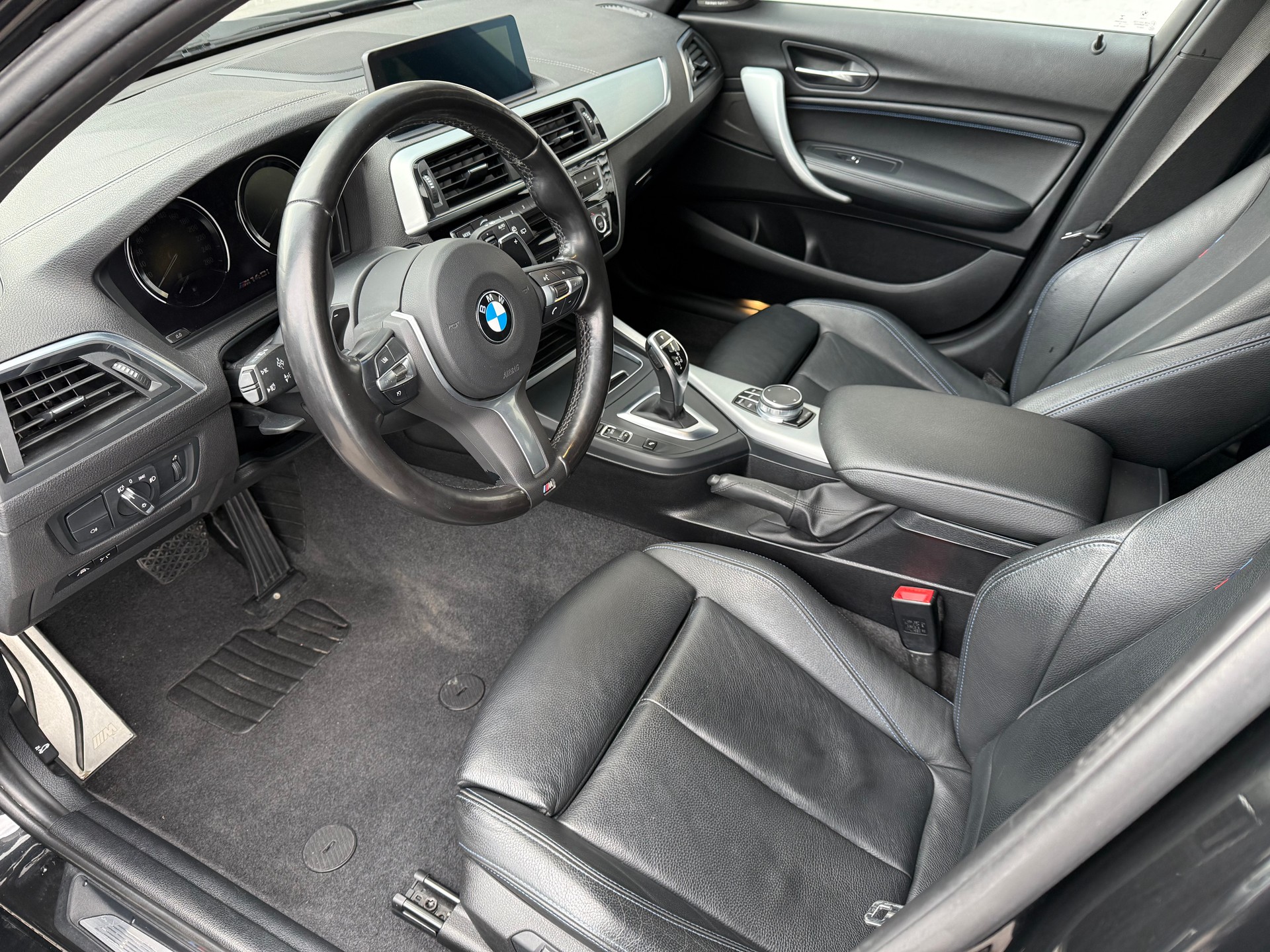 BMW M140i xDrive Steptronic-image-7