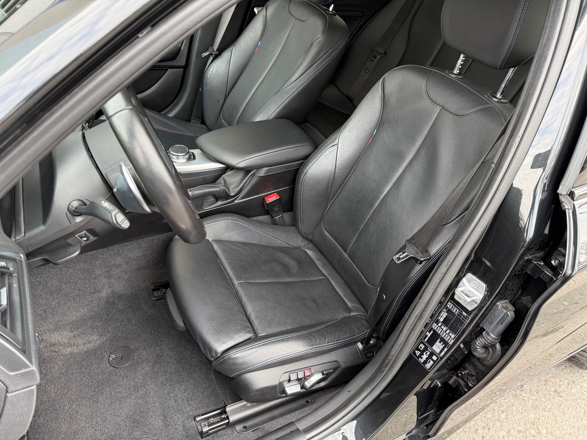 BMW M140i xDrive Steptronic-image-8