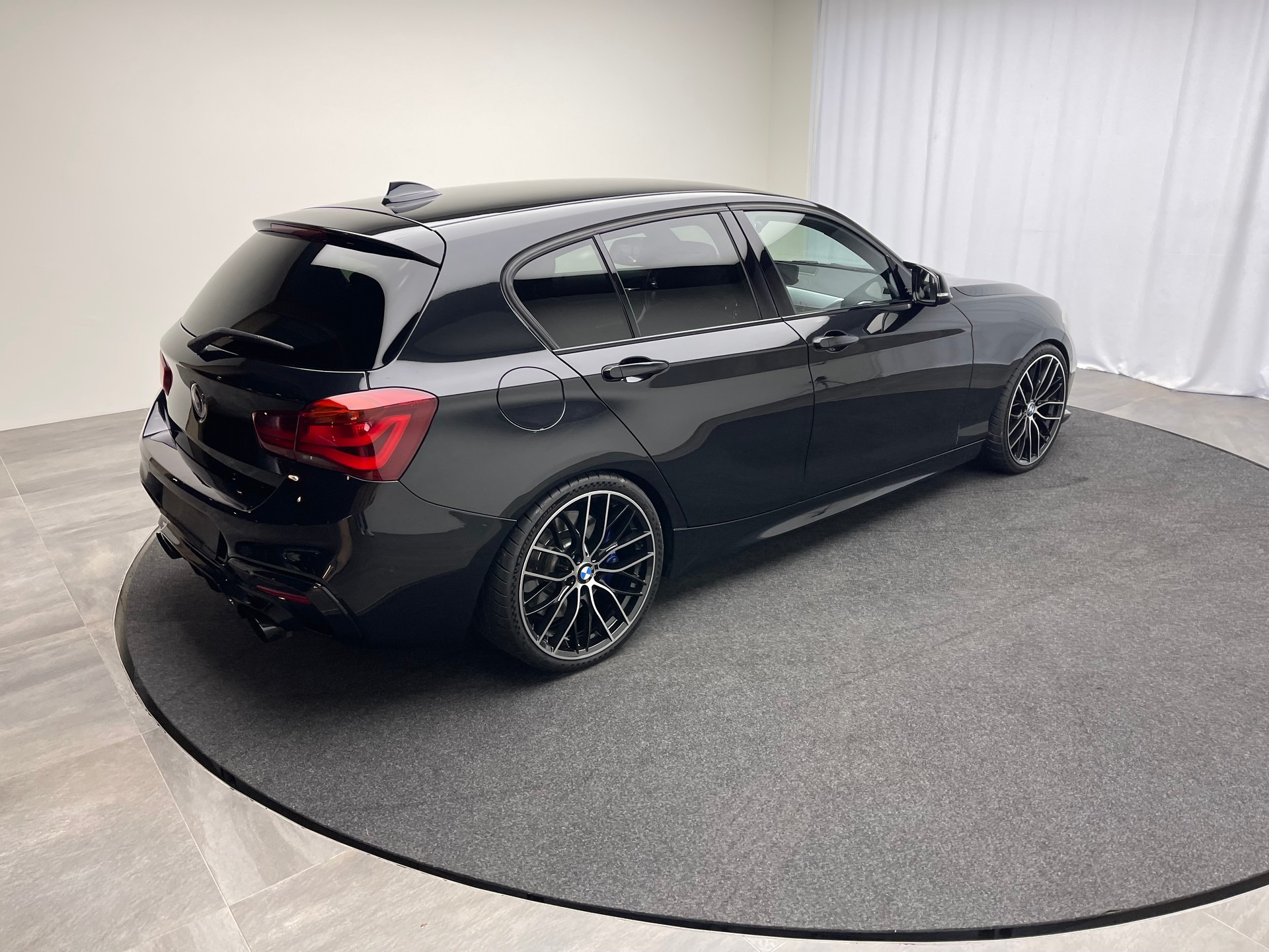 BMW M140i xDrive Steptronic-image-4