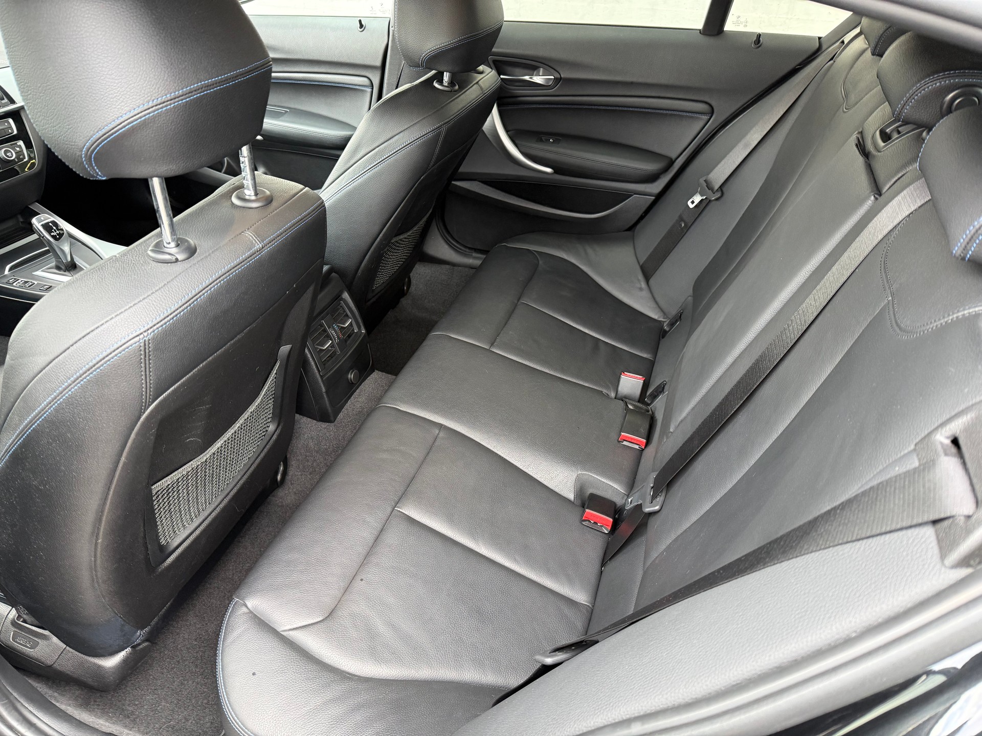 BMW M140i xDrive Steptronic-image-10