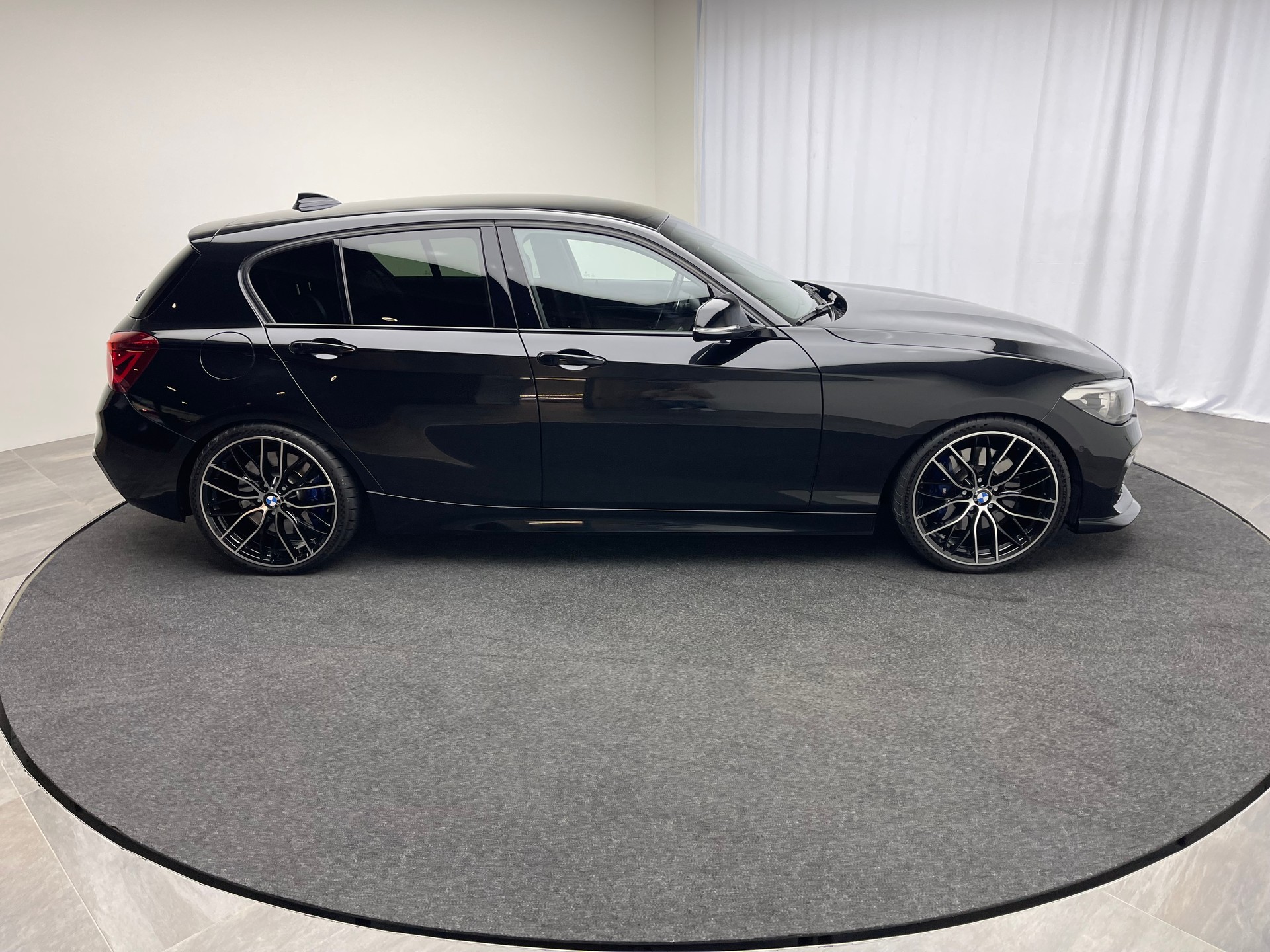 BMW M140i xDrive Steptronic-showroom-element-3