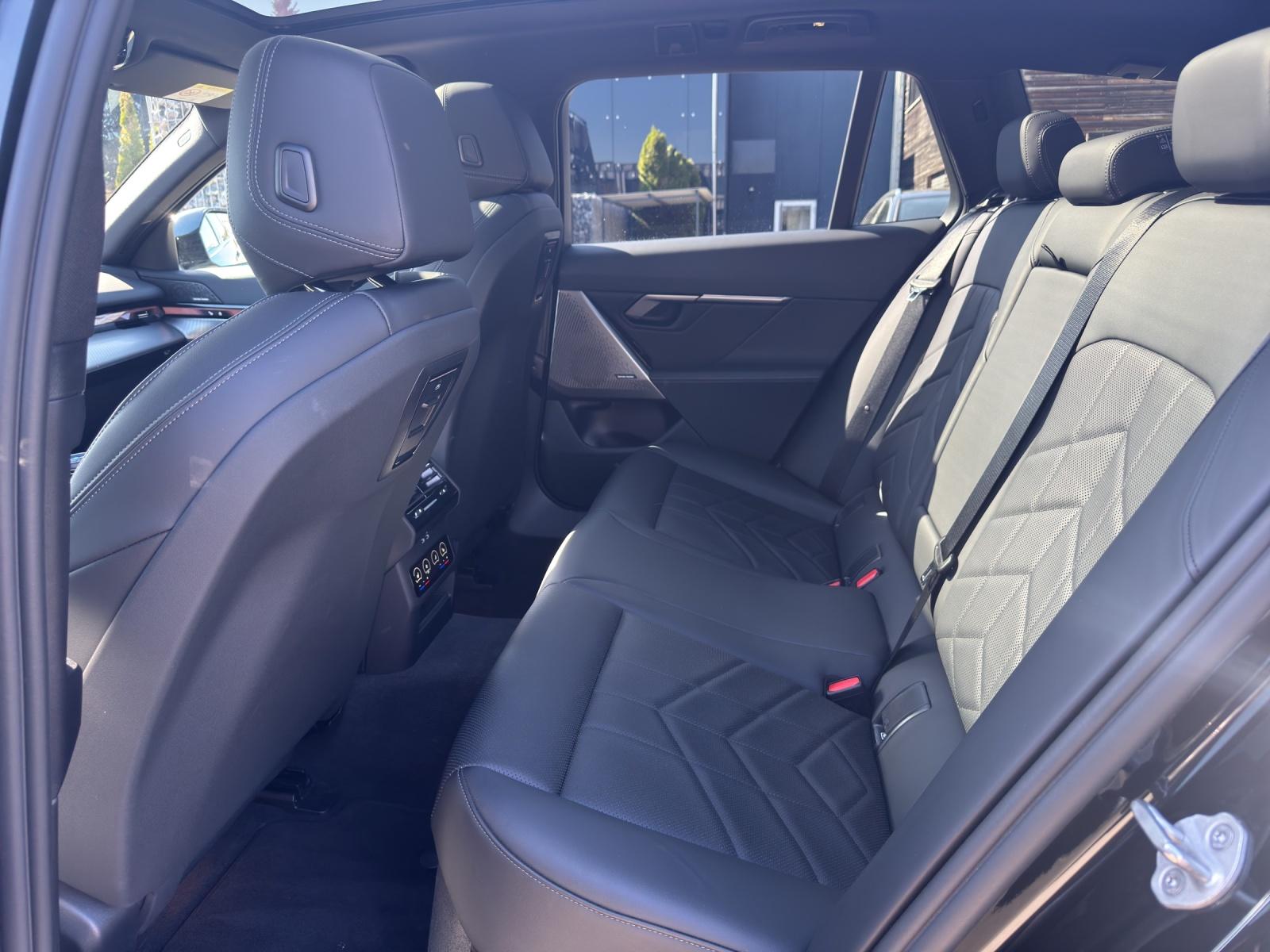 BMW 520d xDrive Touring M Sport-image-19