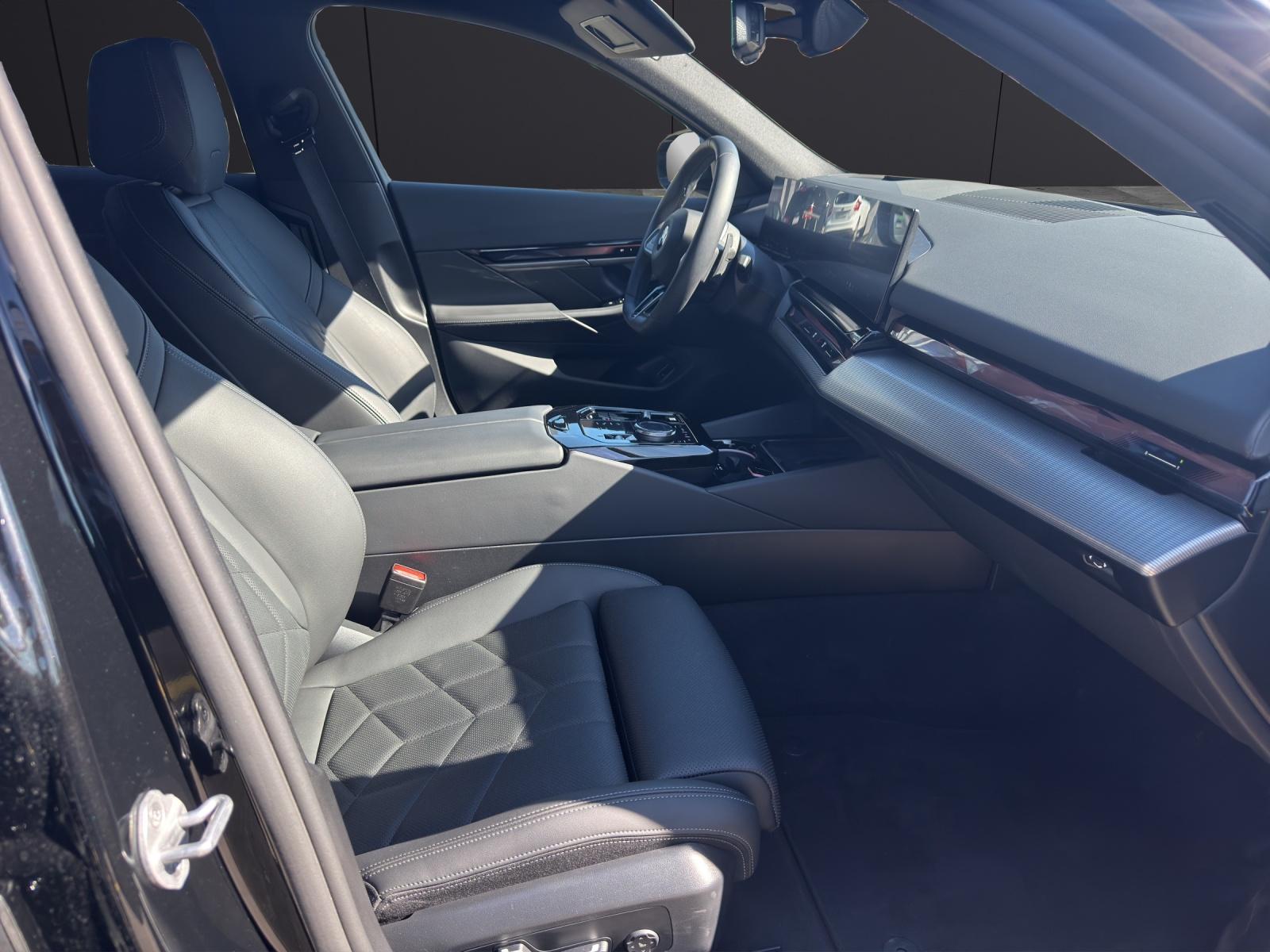 BMW 520d xDrive Touring M Sport-image-10