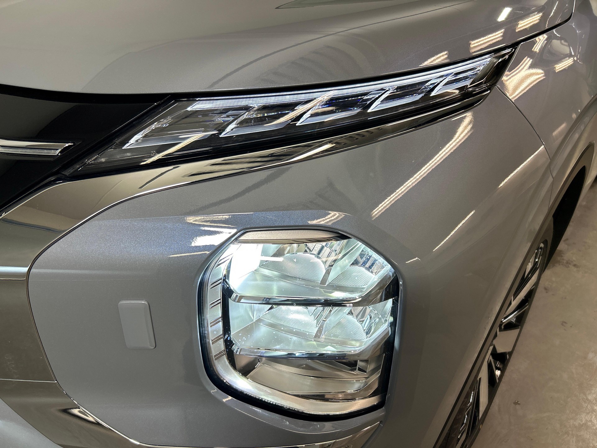 MITSUBISHI Outlander 2.4 PHEV Intense 4x4-image-15