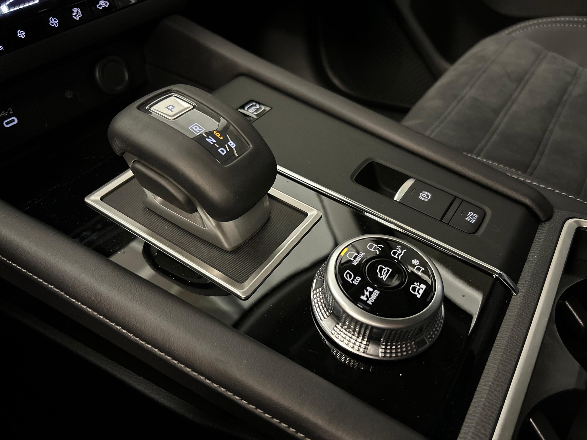 MITSUBISHI Outlander 2.4 PHEV Intense 4x4-image-13