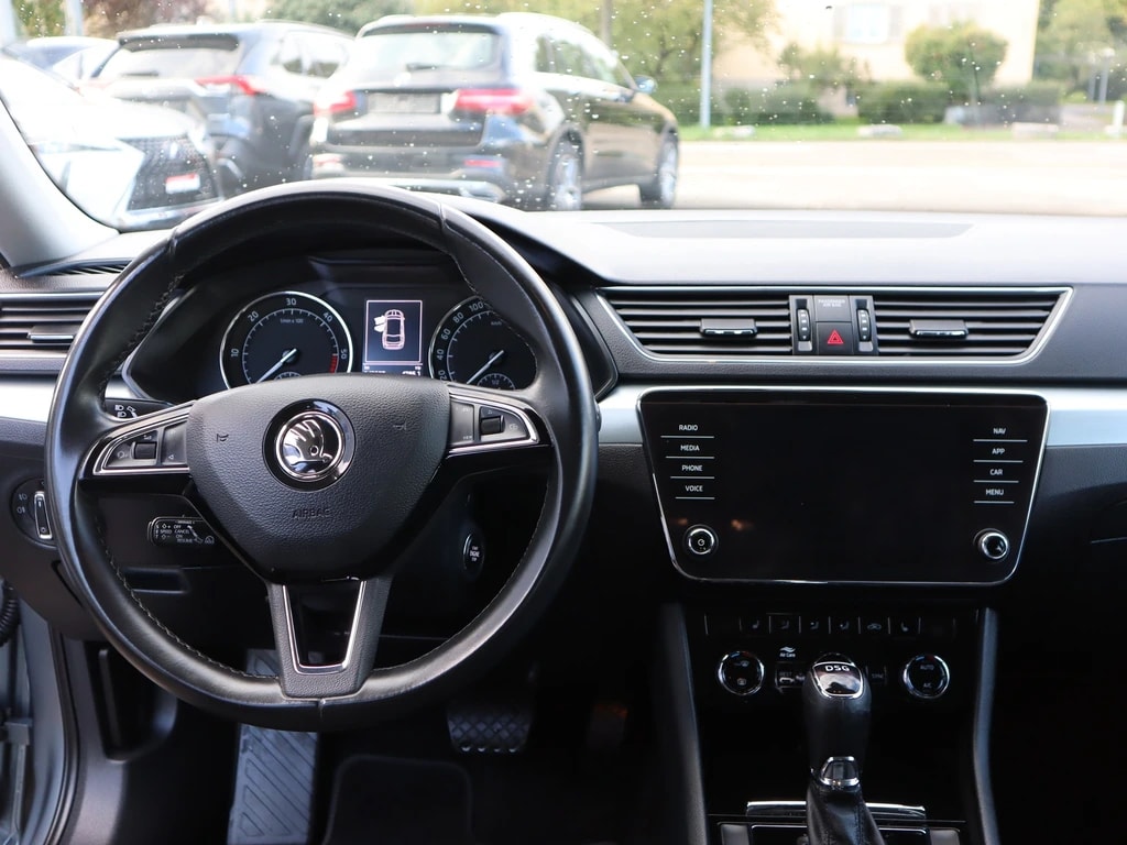 SKODA Superb Combi 2.0 TDi Ambition DSG ** Gr-Navi ** RF-Kamera ** Abstandsregelsysteme ** Frisch Ab MFK & Service **-image-9