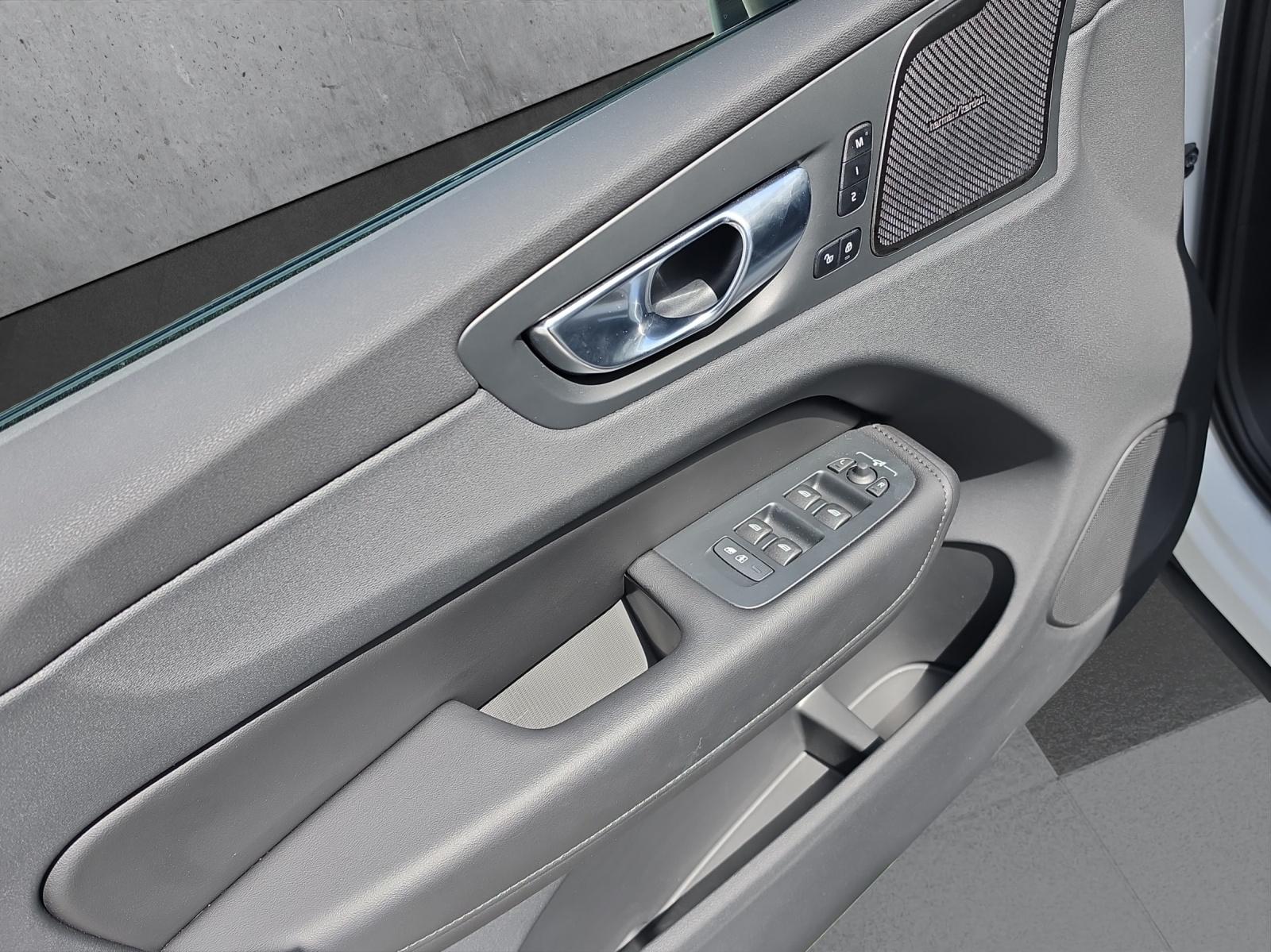 Image VOLVO XC60 XC60 XCENTRIC T6 Ultra Dark