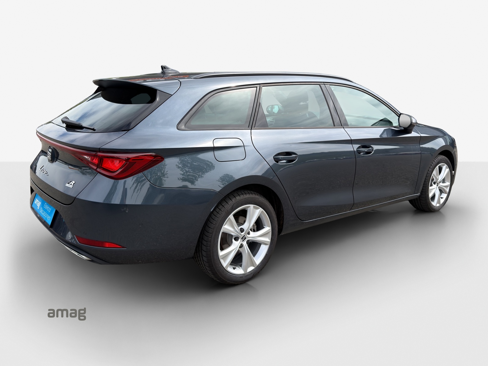 SEAT Leon ST 1.5 eHybrid pHEV DSG FR-image-5