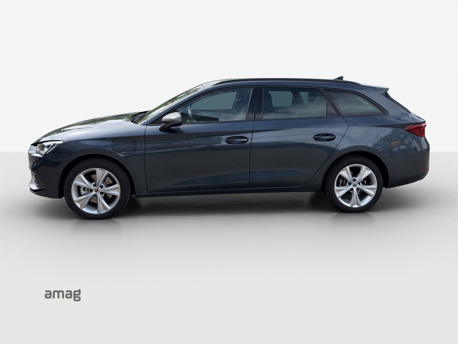 SEAT Leon ST 1.5 eHybrid pHEV DSG FR-image-1