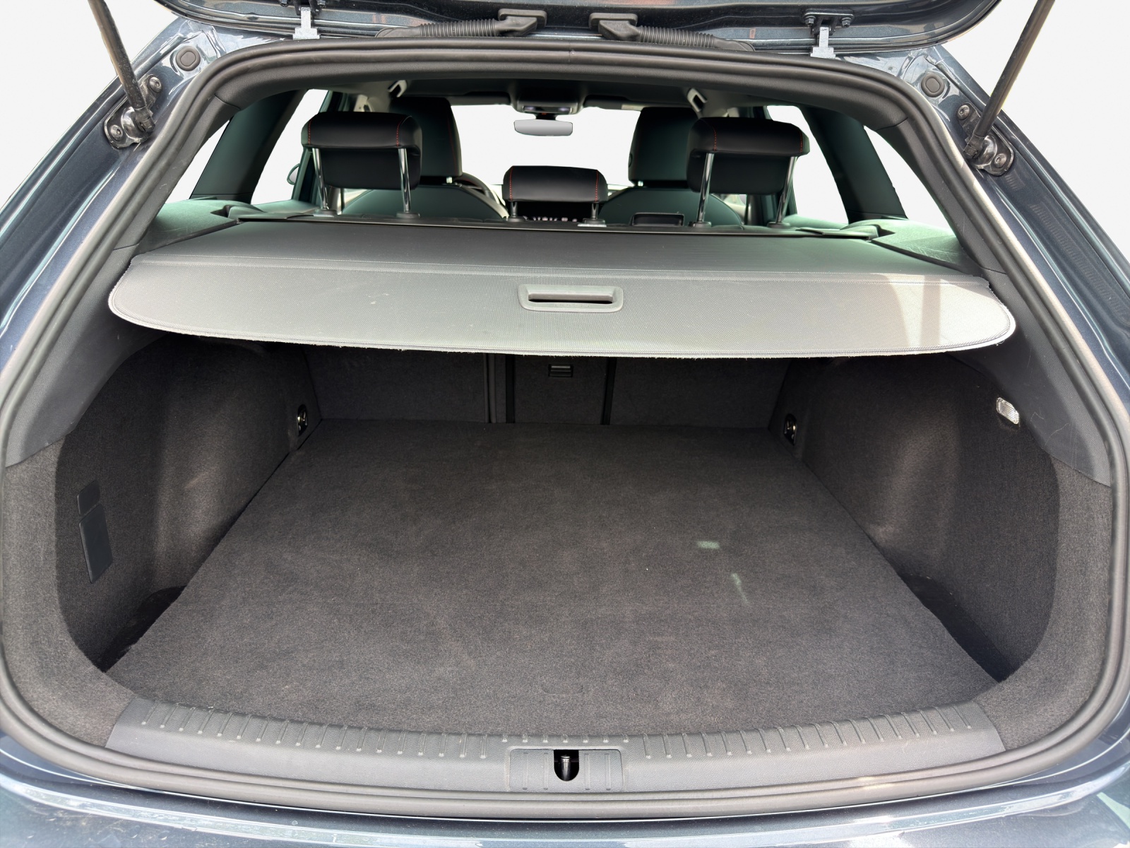 SEAT Leon ST 1.5 eHybrid pHEV DSG FR-image-13