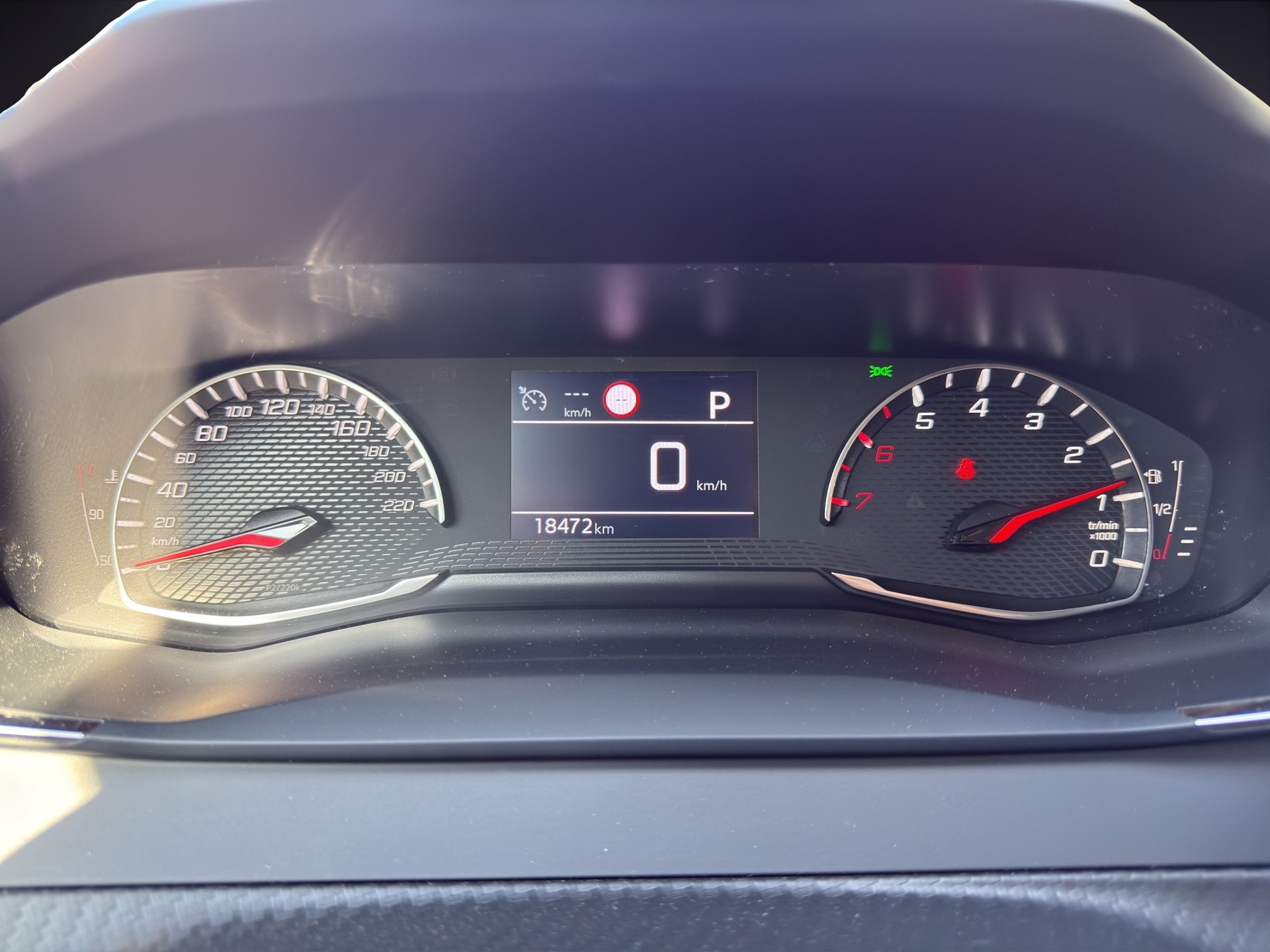 PEUGEOT 208 1.2 Active Pack EAT8-image-8