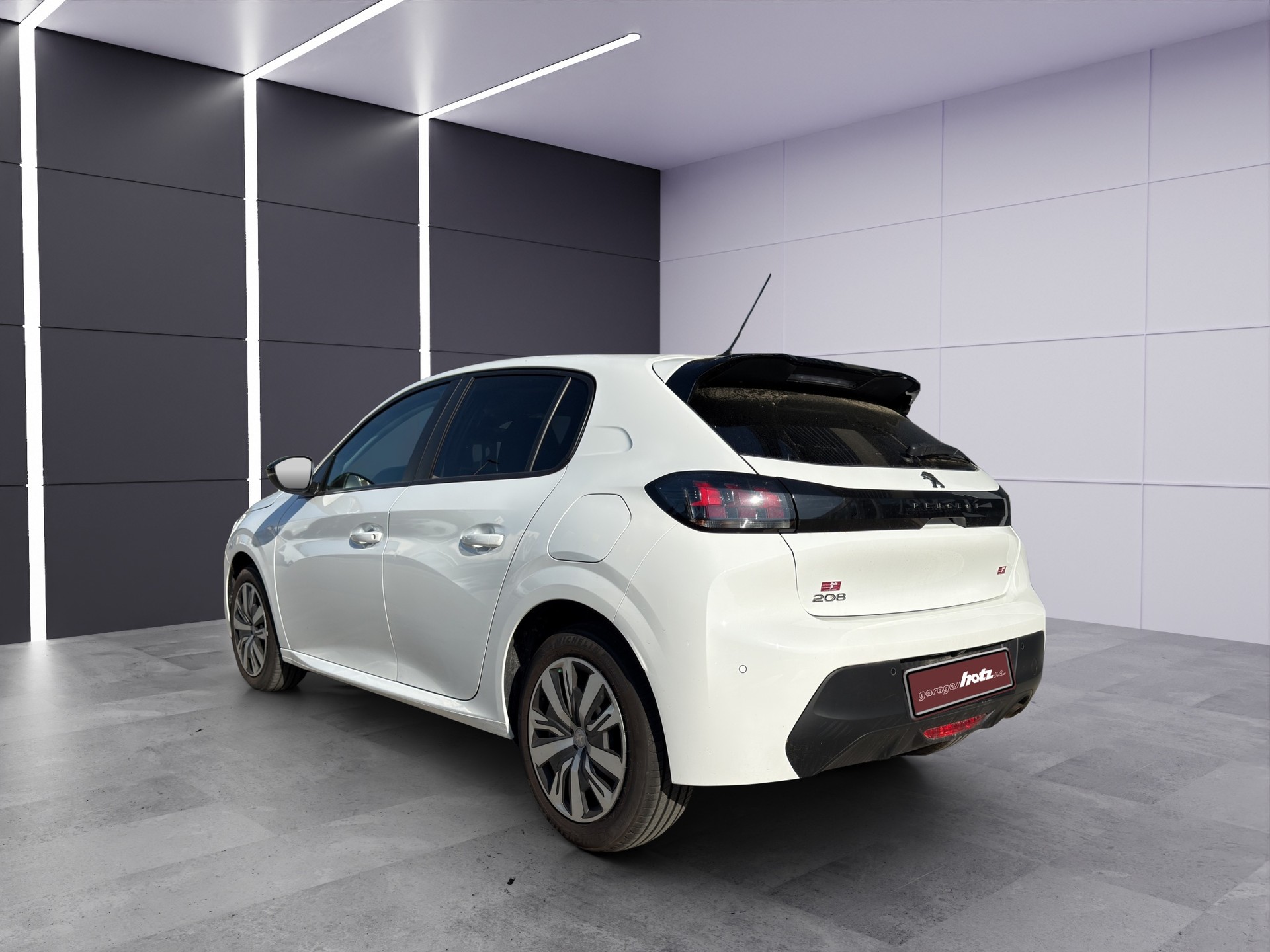 PEUGEOT 208 1.2 Active Pack EAT8-image-3