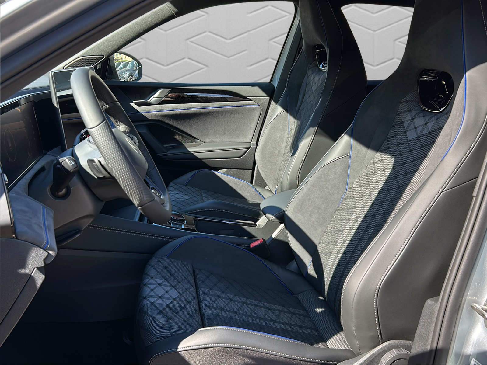 VW Tiguan 2.0 TSI DSG R-Line 4Motion-image-6