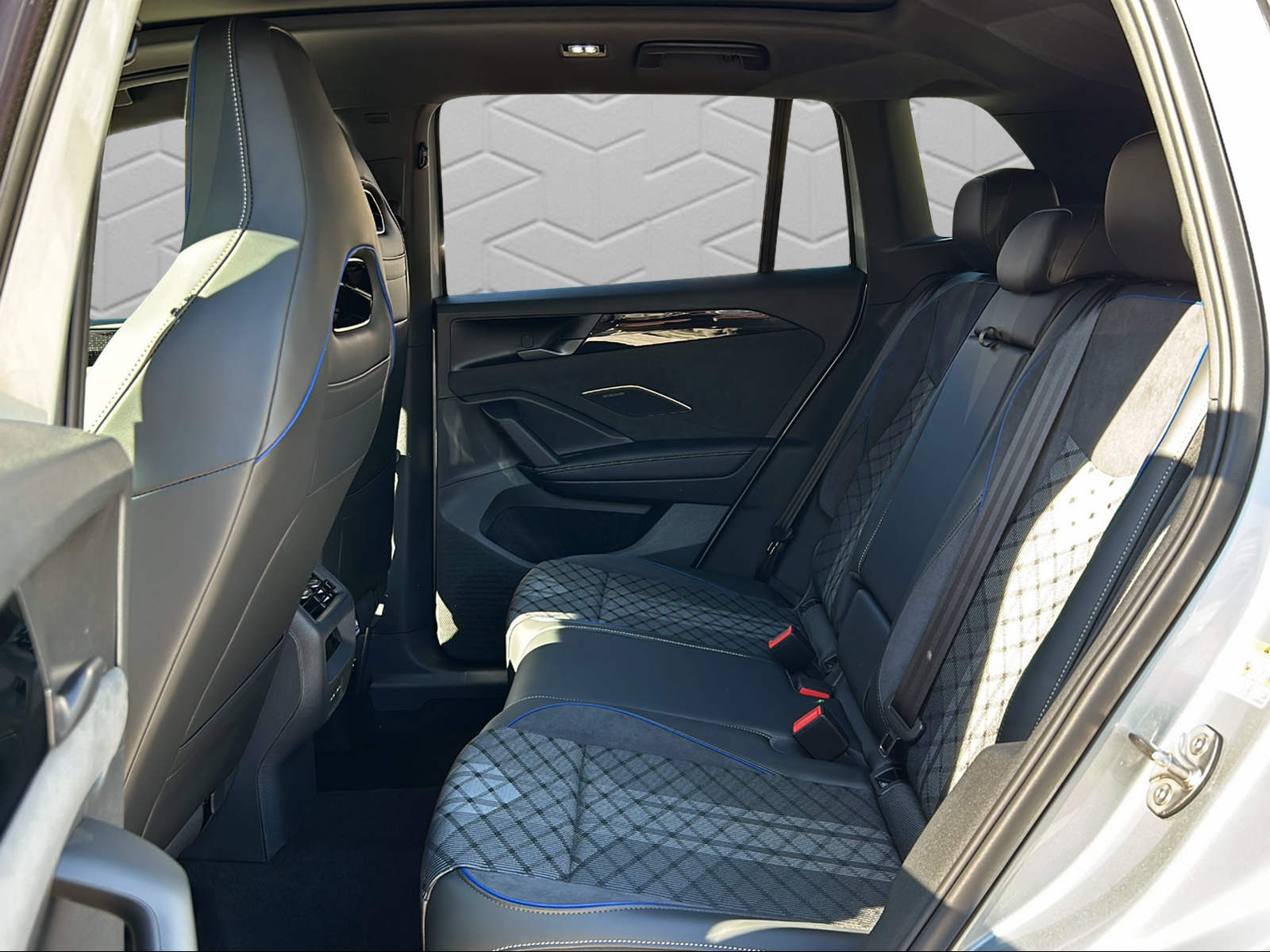 VW Tiguan 2.0 TSI DSG R-Line 4Motion-image-12