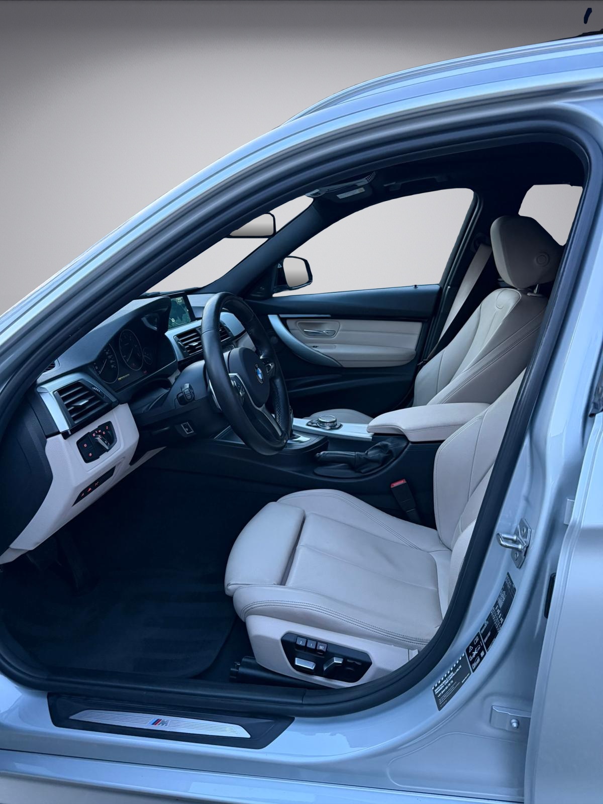 BMW 335d xDrive Touring M Sport Line Steptronic * Facelift * M Sport Paket *-image-9