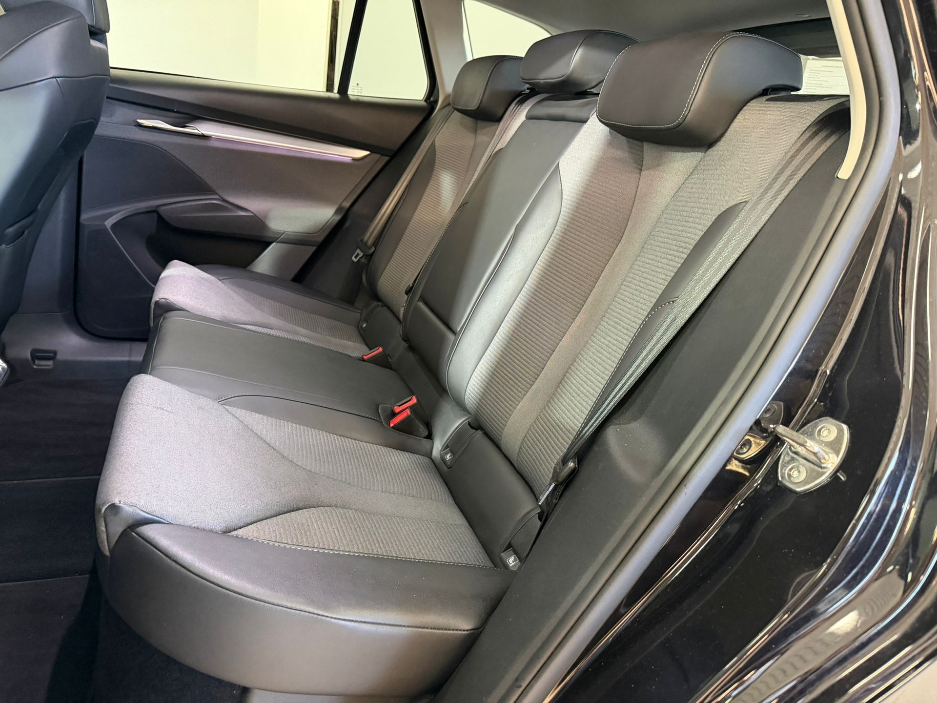 SKODA Enyaq iV 60-image-9