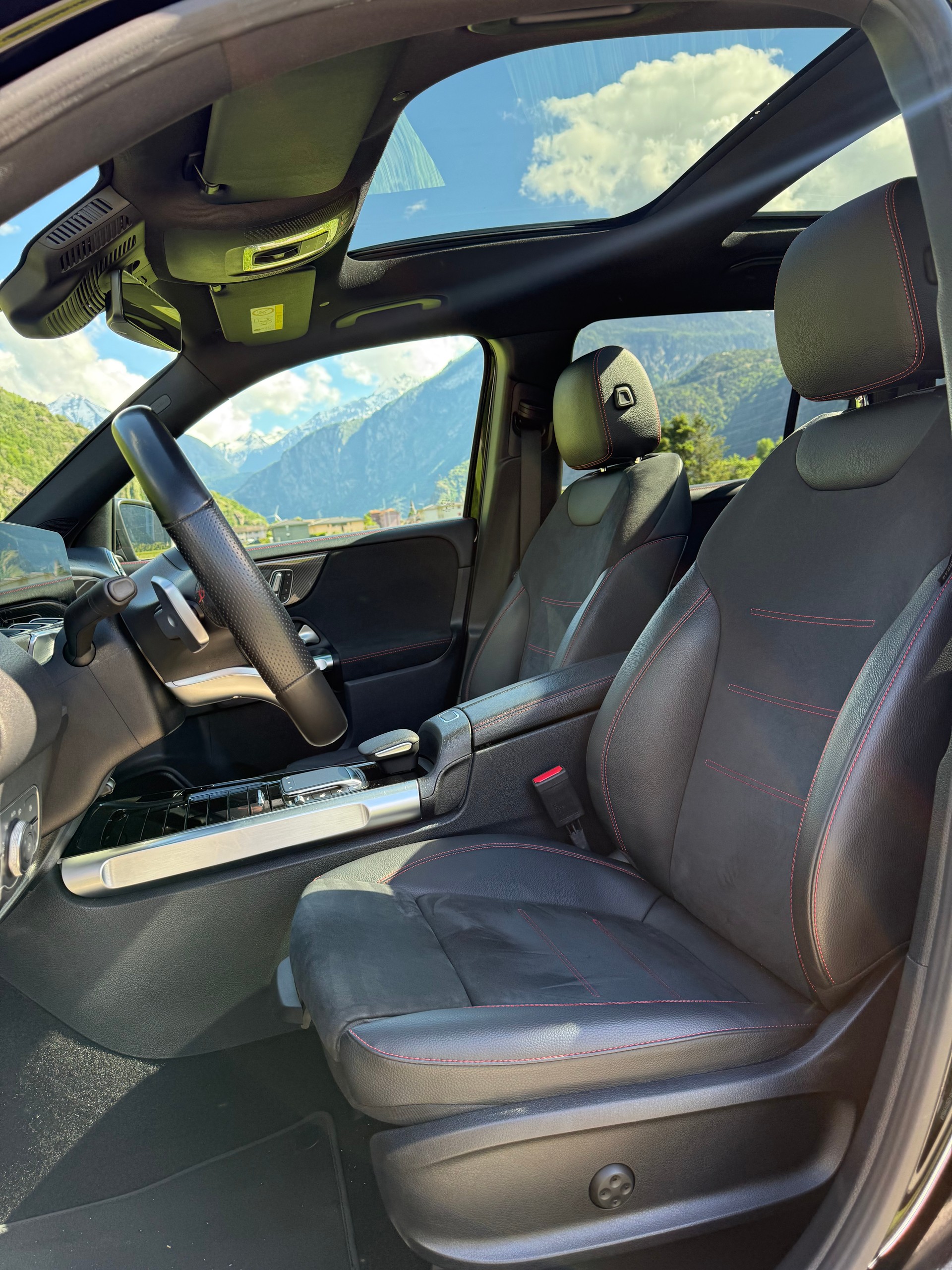 MERCEDES-BENZ GLB 250 4Matic AMG Line 8G-Tronic-image-11