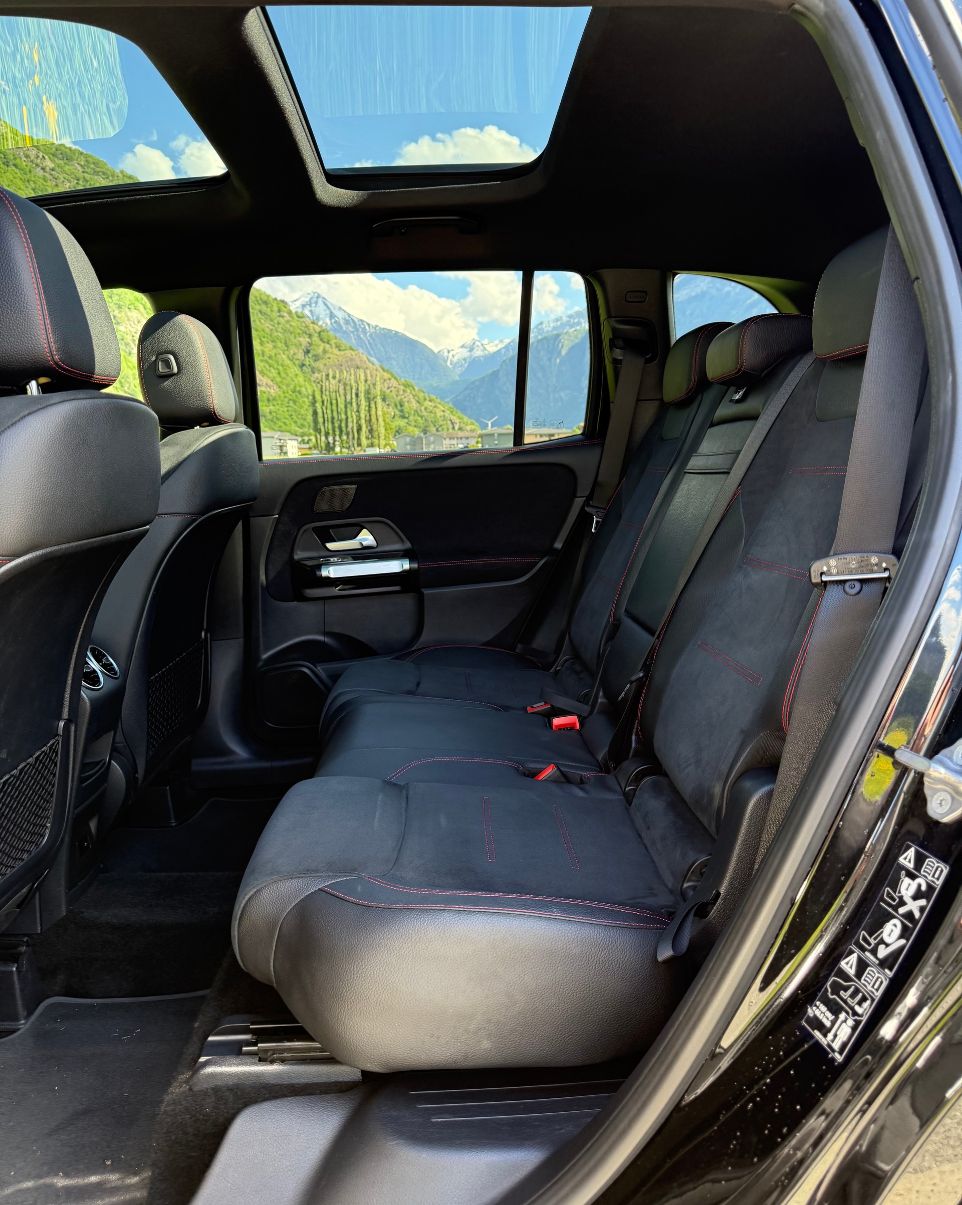 MERCEDES-BENZ GLB 250 4Matic AMG Line 8G-Tronic-image-12