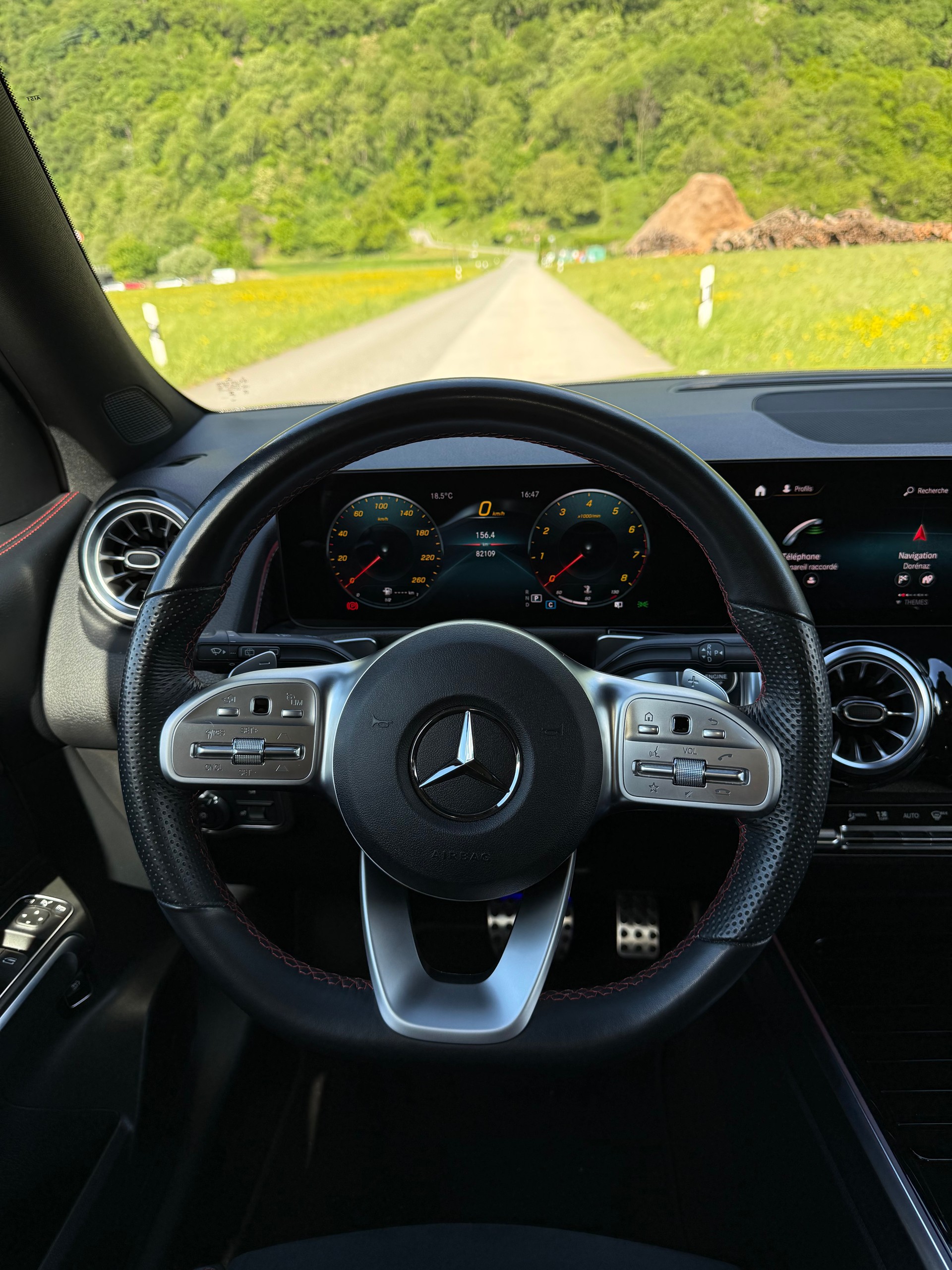 MERCEDES-BENZ GLB 250 4Matic AMG Line 8G-Tronic-image-10
