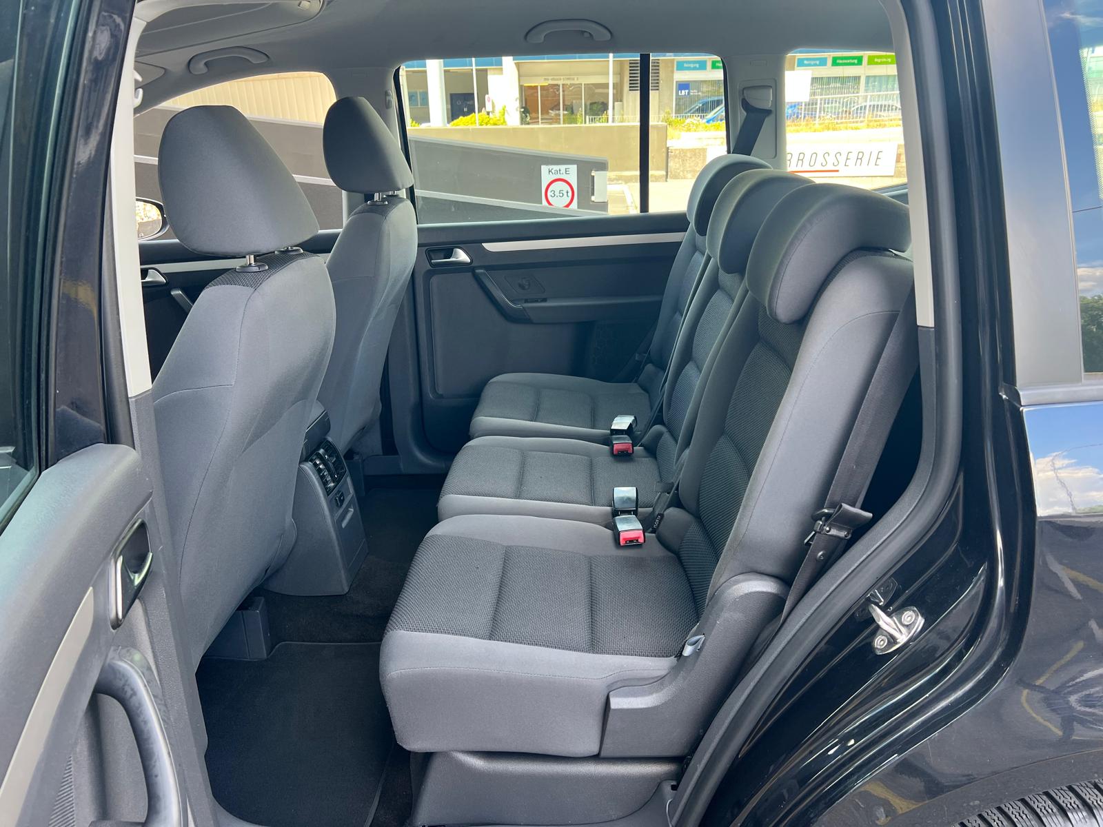 VW Touran 1.6 TDI Comfortline DSG-image-16