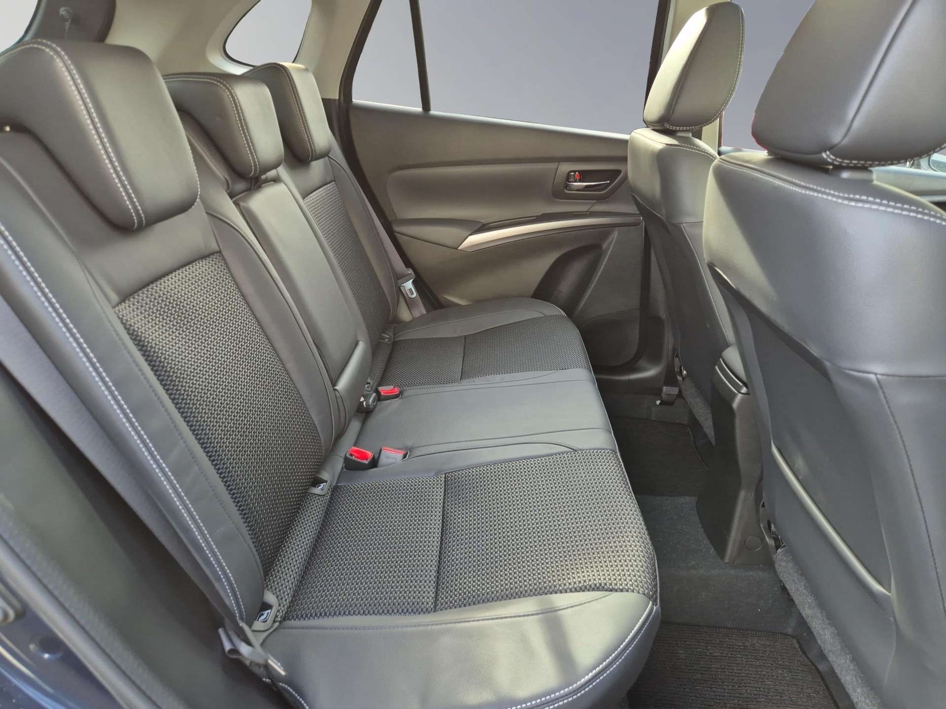 SUZUKI S-Cross 1.5 Piz Sulai Top Hybrid 4x4-image-15