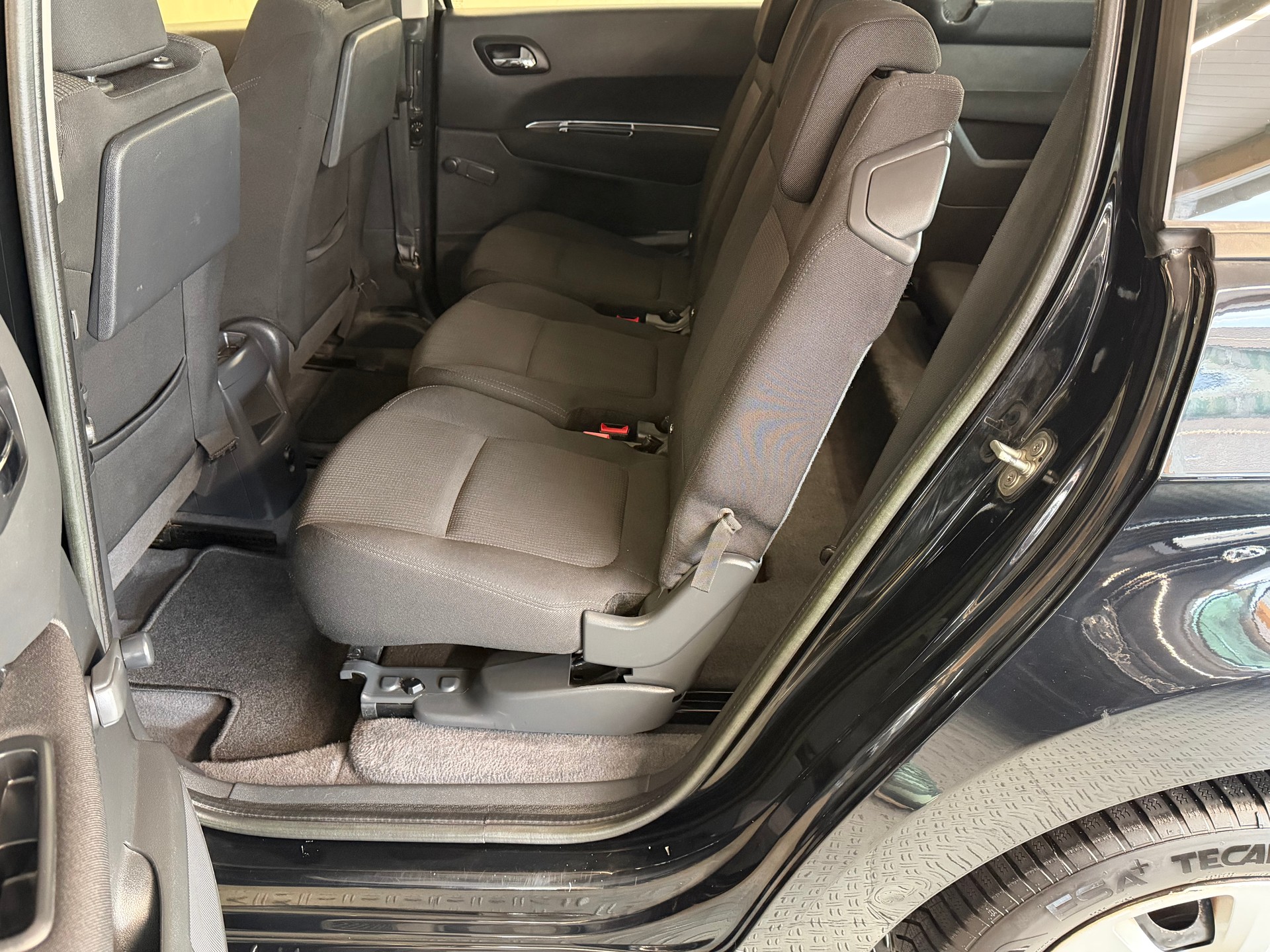 PEUGEOT 5008 1.6 16V VTI Business-image-13