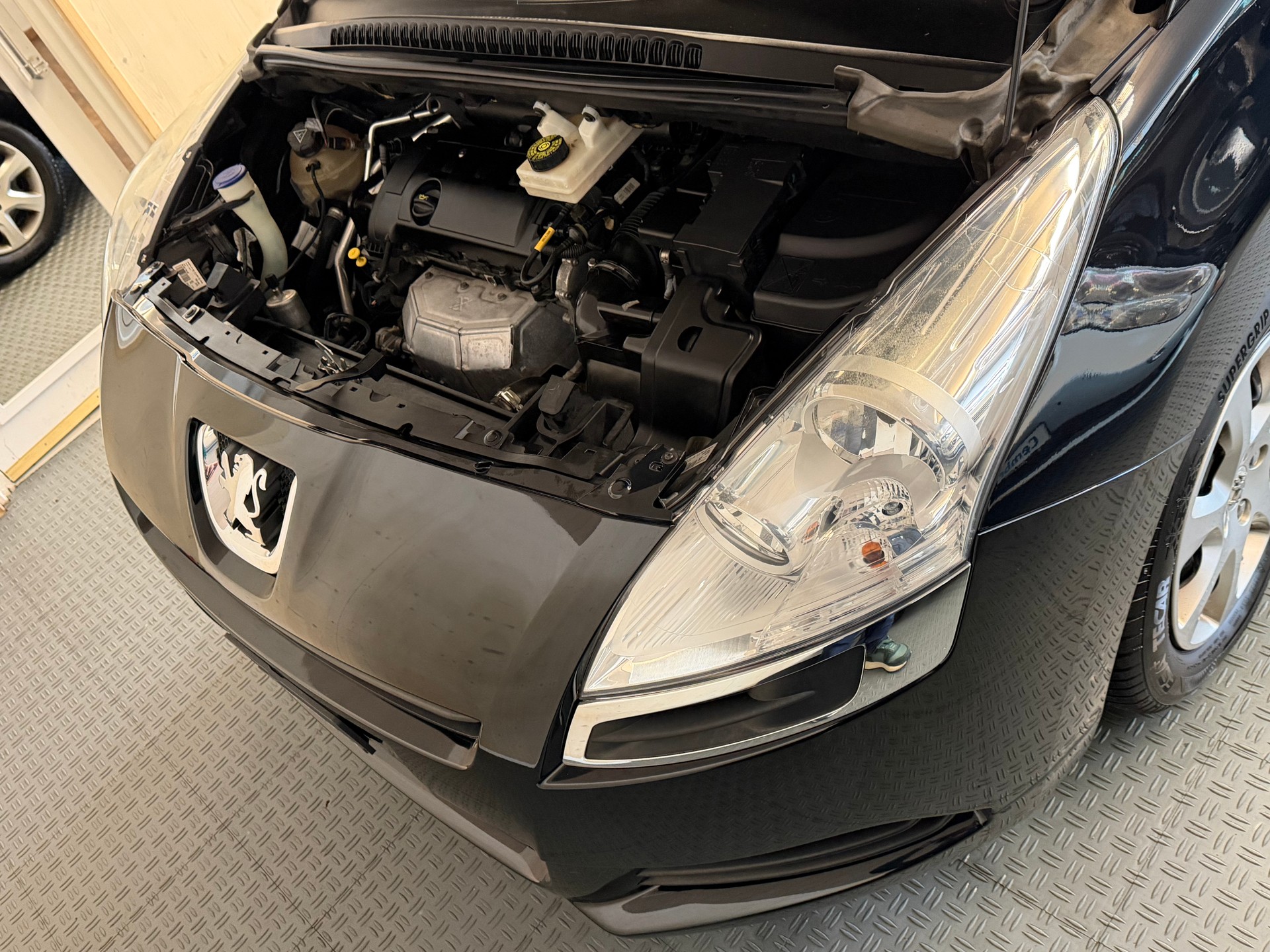 PEUGEOT 5008 1.6 16V VTI Business-image-15