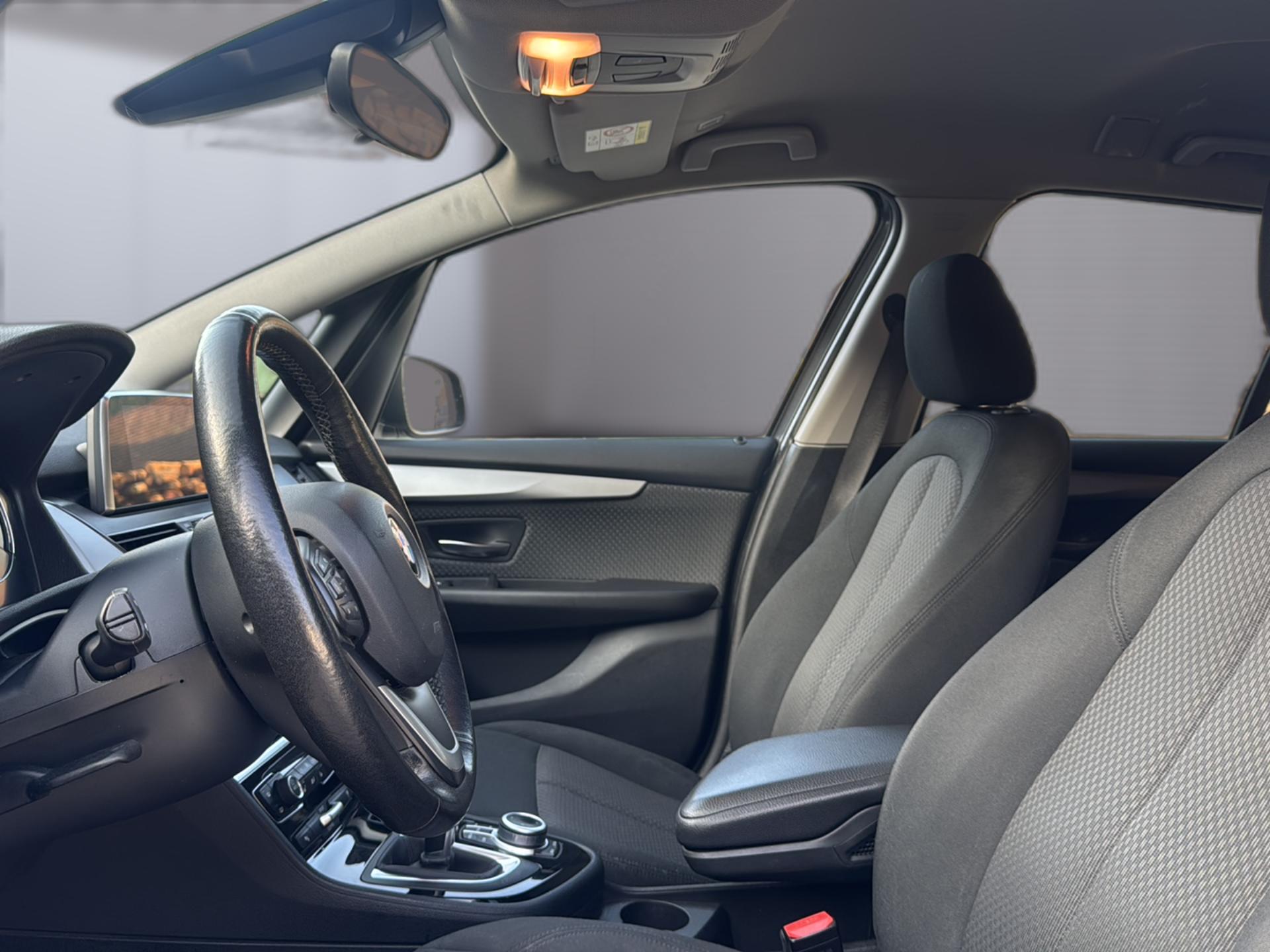 BMW 218d xDrive Gran Tourer Steptronic-image-12