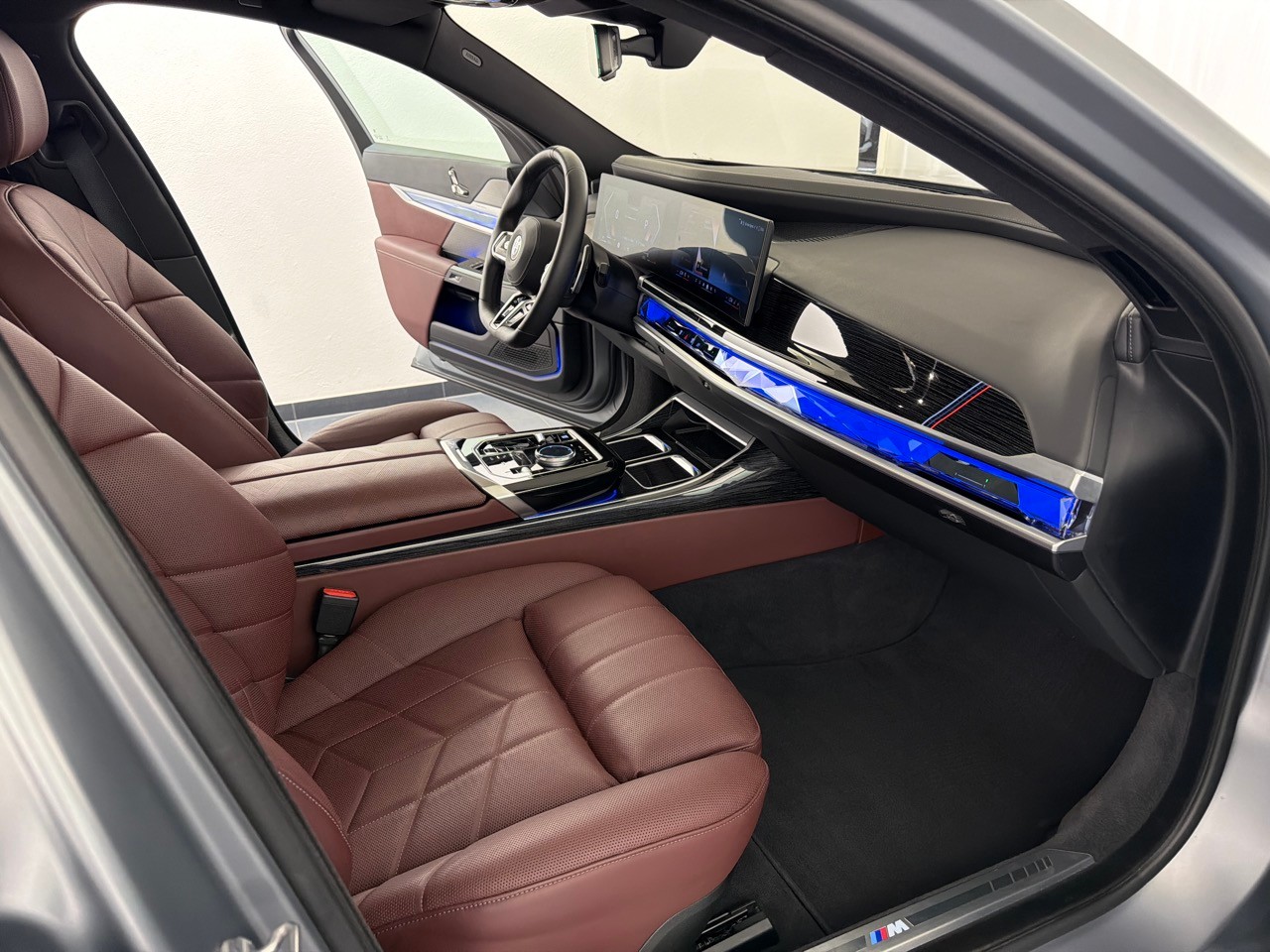 BMW 740d xDrive 48V M Sport-image-11