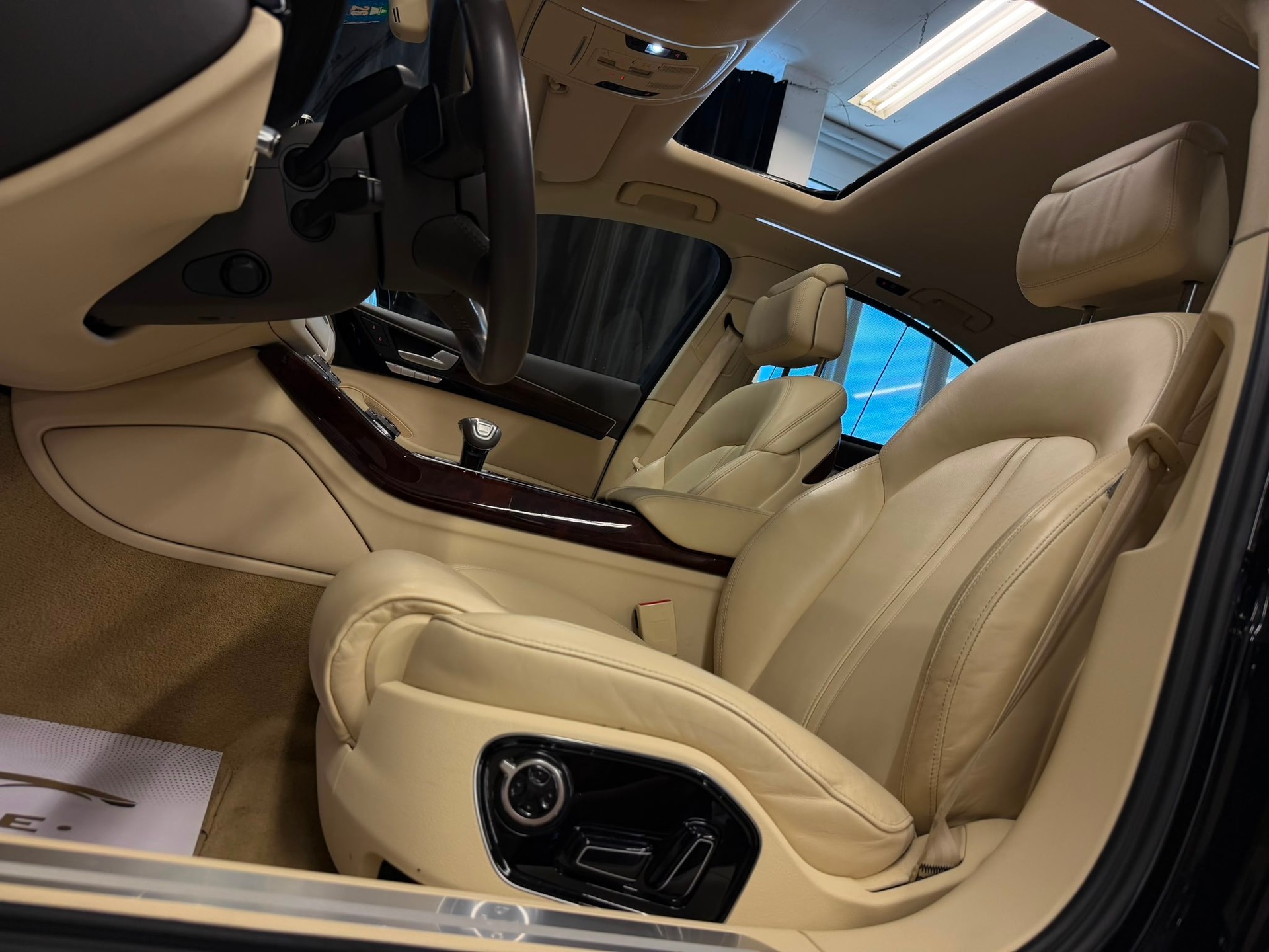 AUDI A8 4.2 FSI quattro tiptronic-image-11