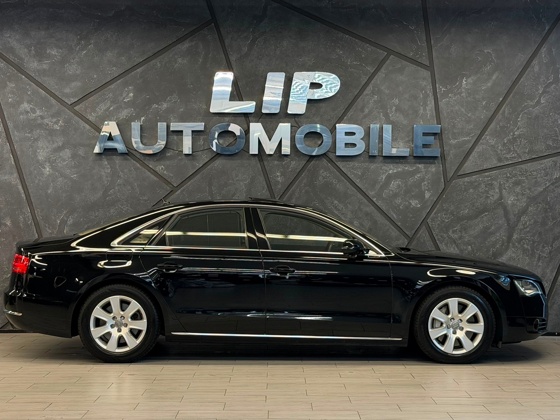 AUDI A8 4.2 FSI quattro tiptronic-image-3