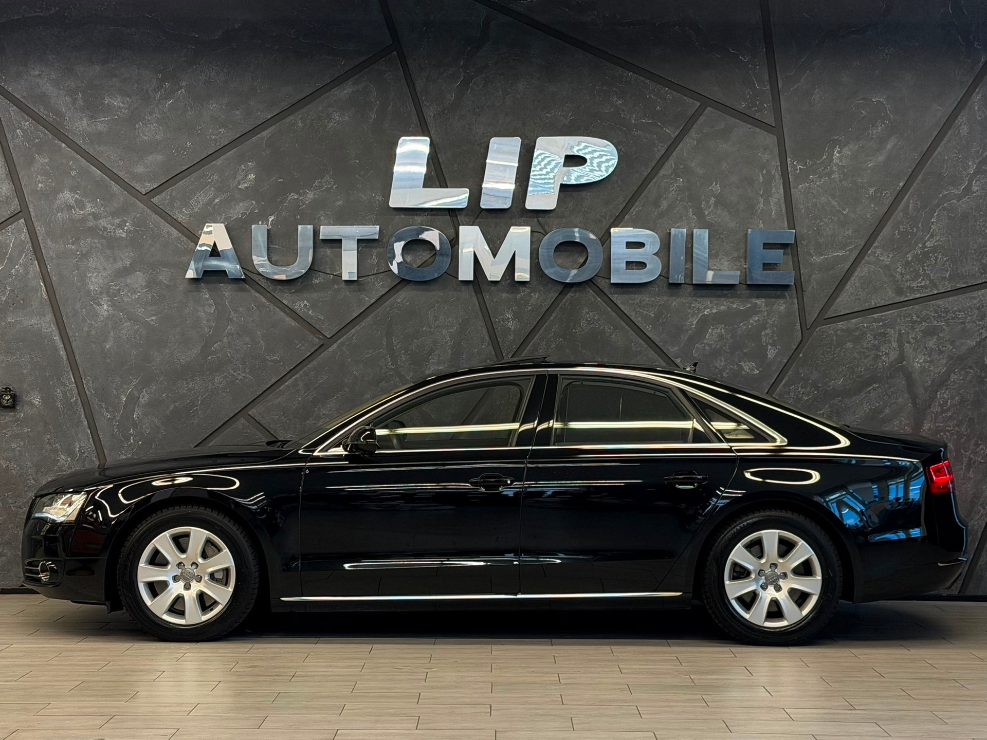 AUDI A8 4.2 FSI quattro tiptronic-image-4