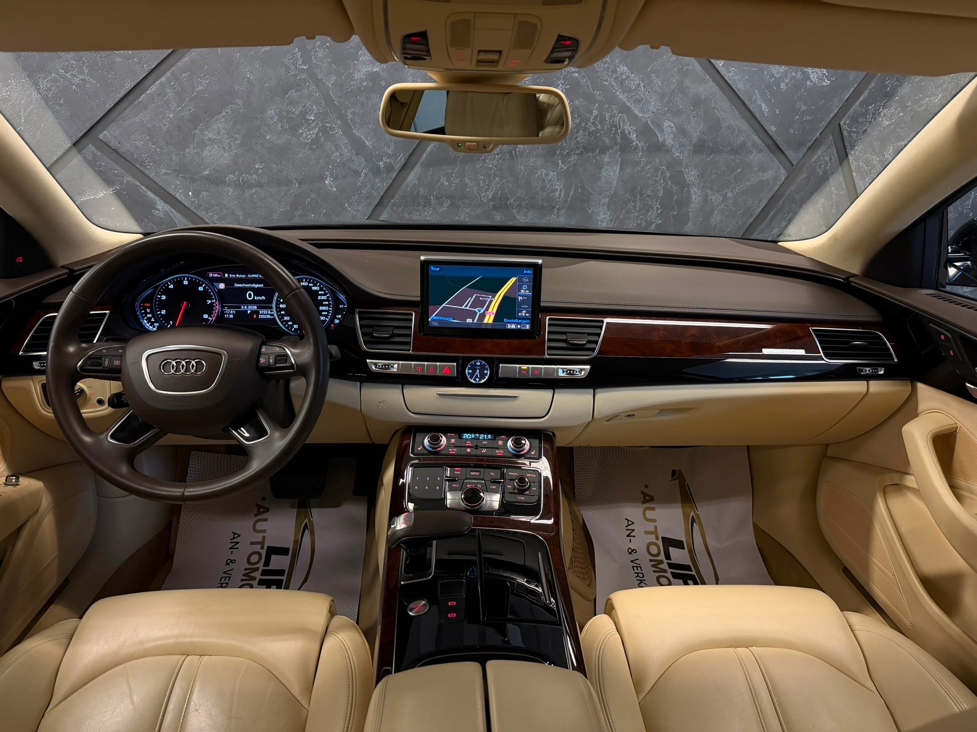 AUDI A8 4.2 FSI quattro tiptronic-image-9