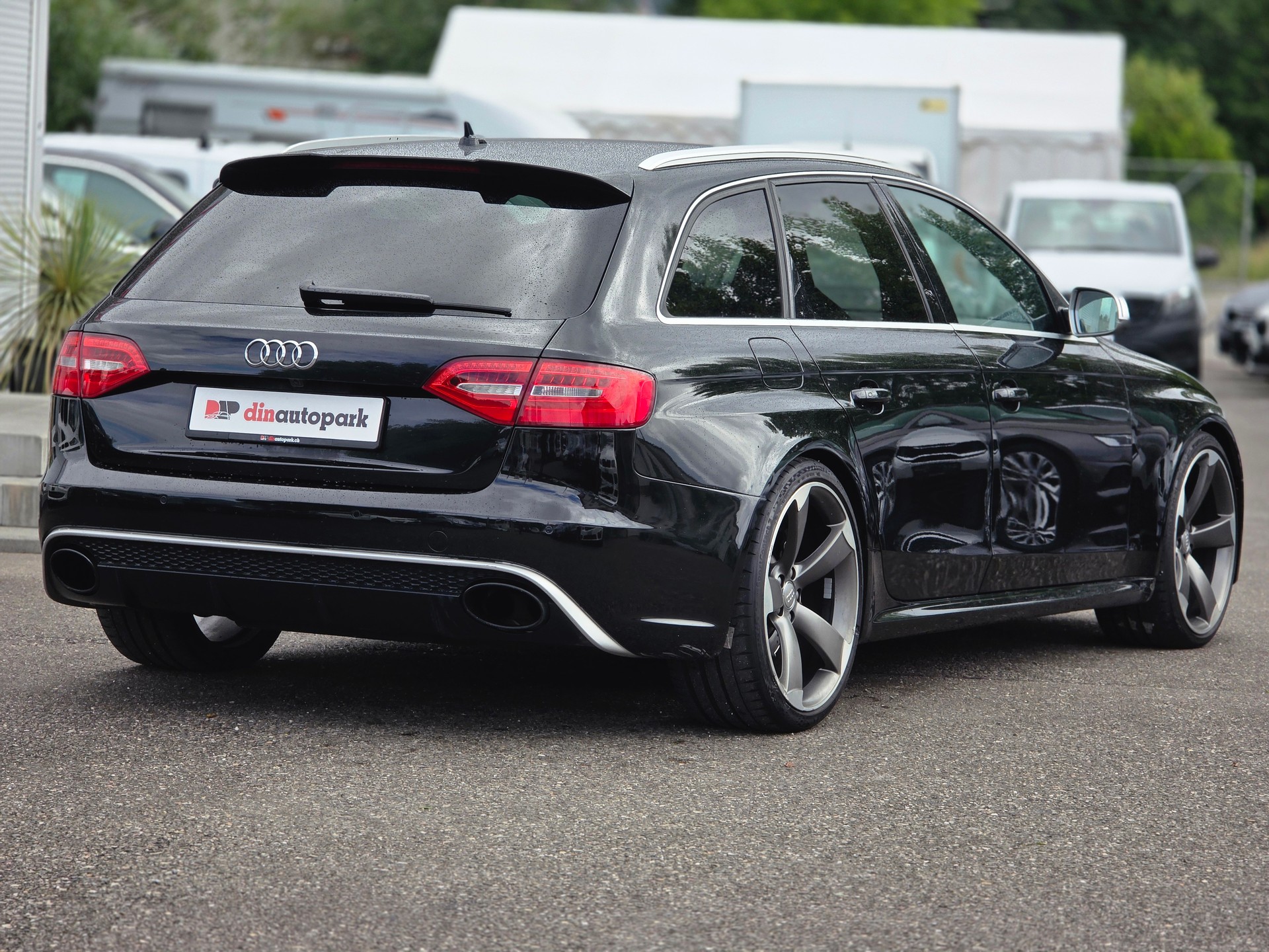 AUDI RS4 Avant 4.2 FSI V8 Quattro S-tronic * CH-Fahrzeug * Frisch ab MFK *-image-6
