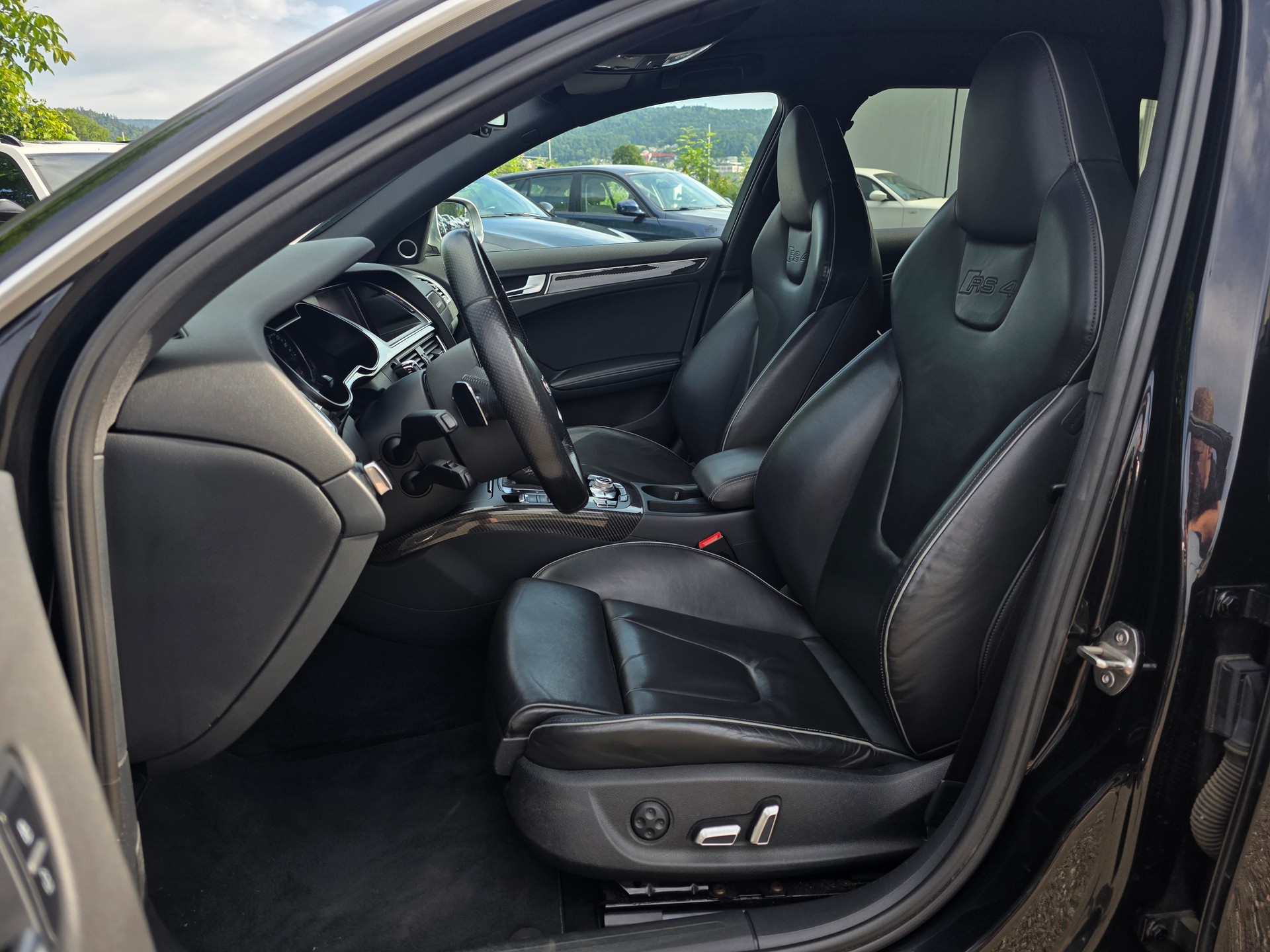 AUDI RS4 Avant 4.2 FSI V8 Quattro S-tronic * CH-Fahrzeug * Frisch ab MFK *-image-12