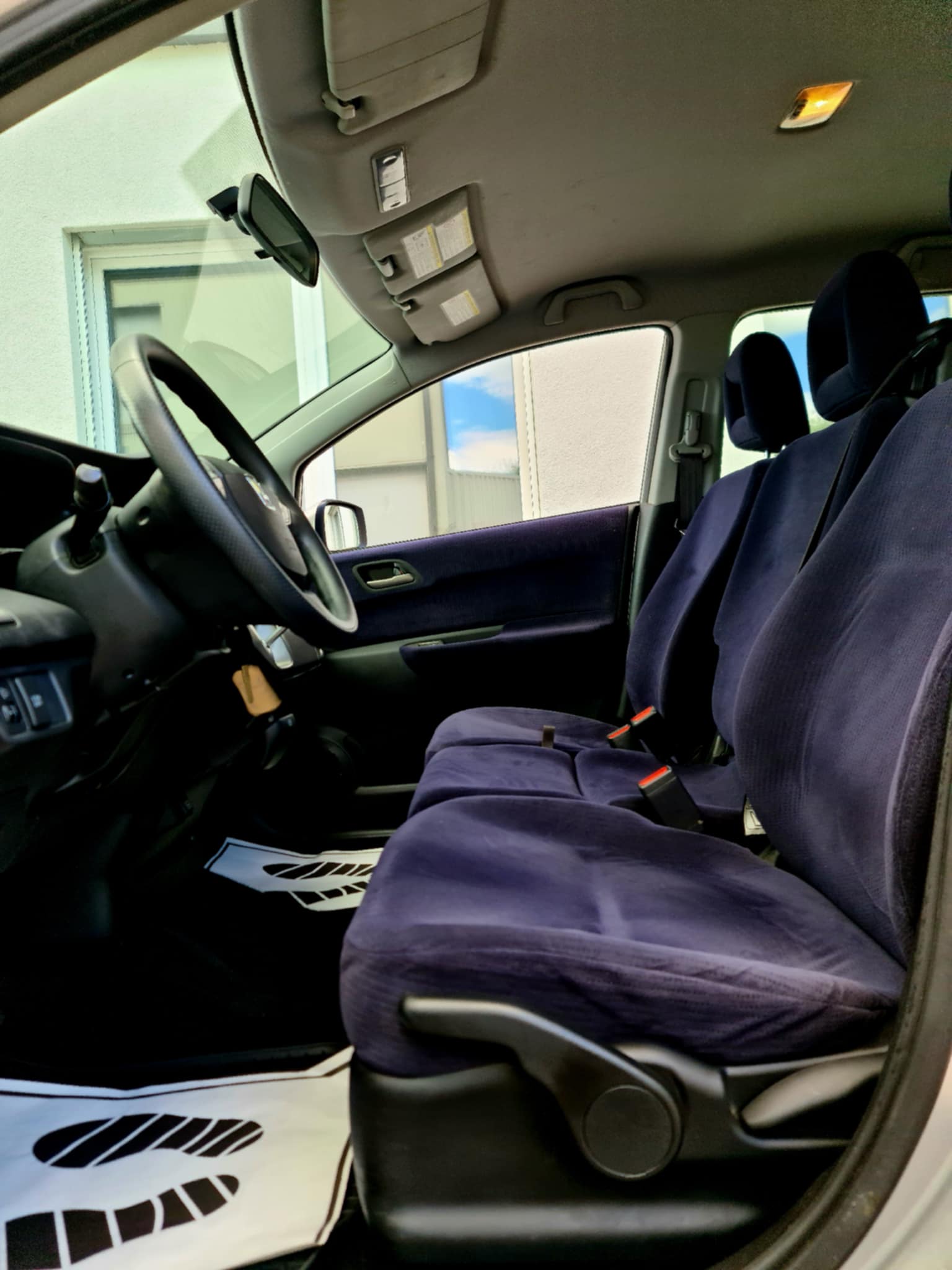 HONDA FR-V 1.8i Comfort-image-14