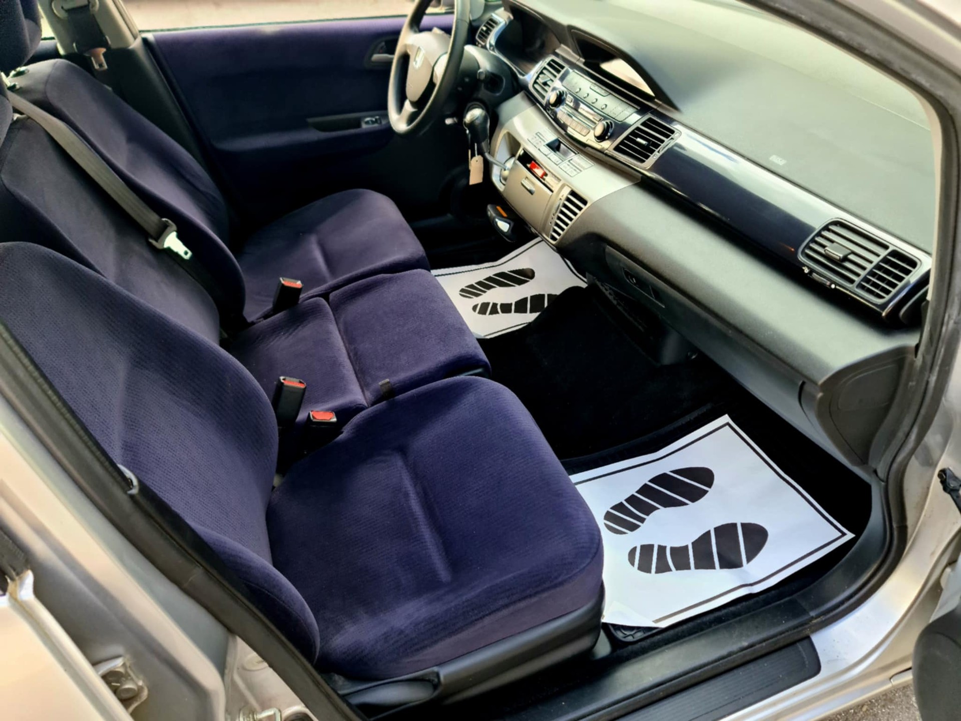 HONDA FR-V 1.8i Comfort-image-11