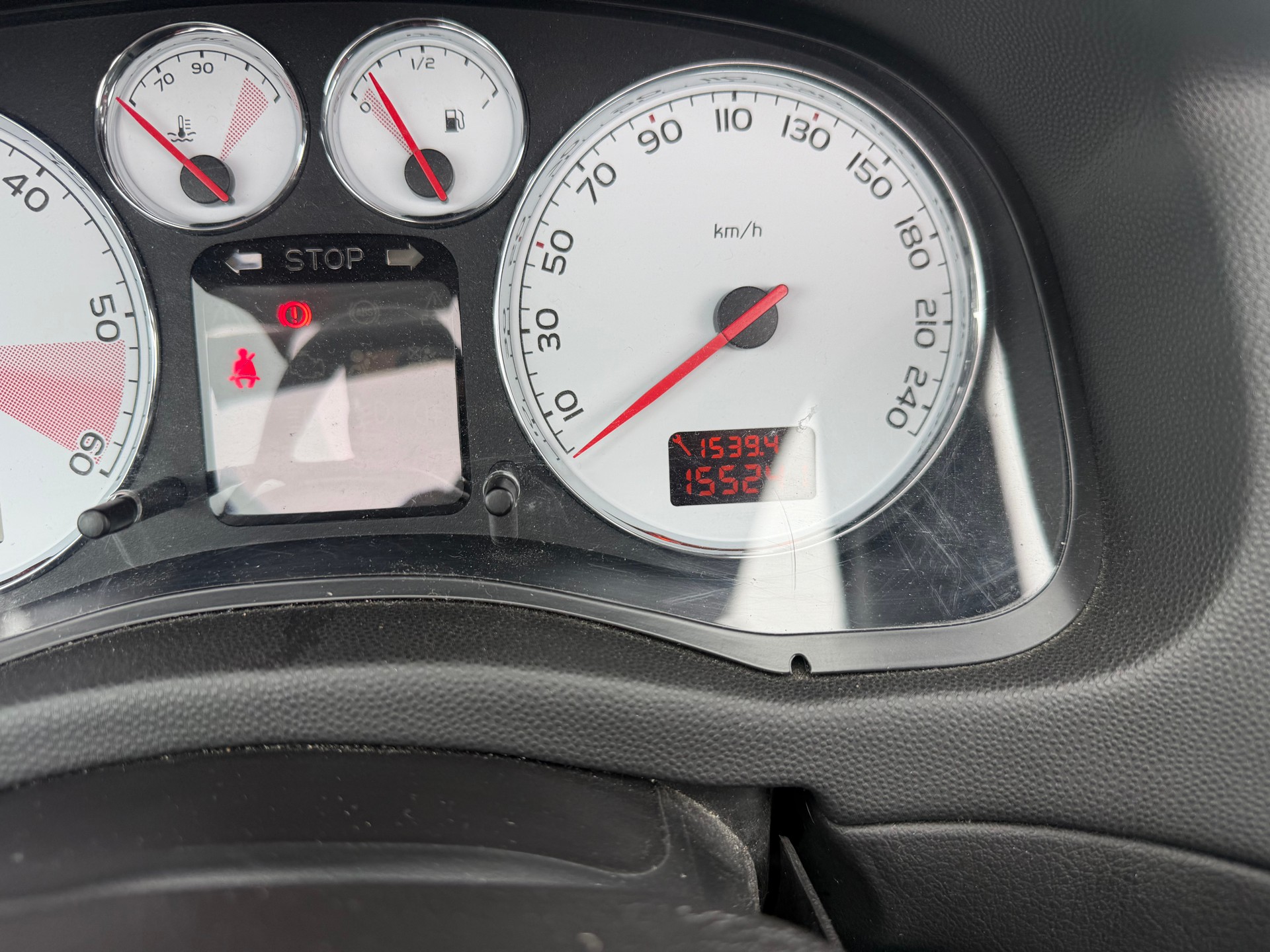 PEUGEOT 307 CC 2.0 HDI Platinum Edition-image-6