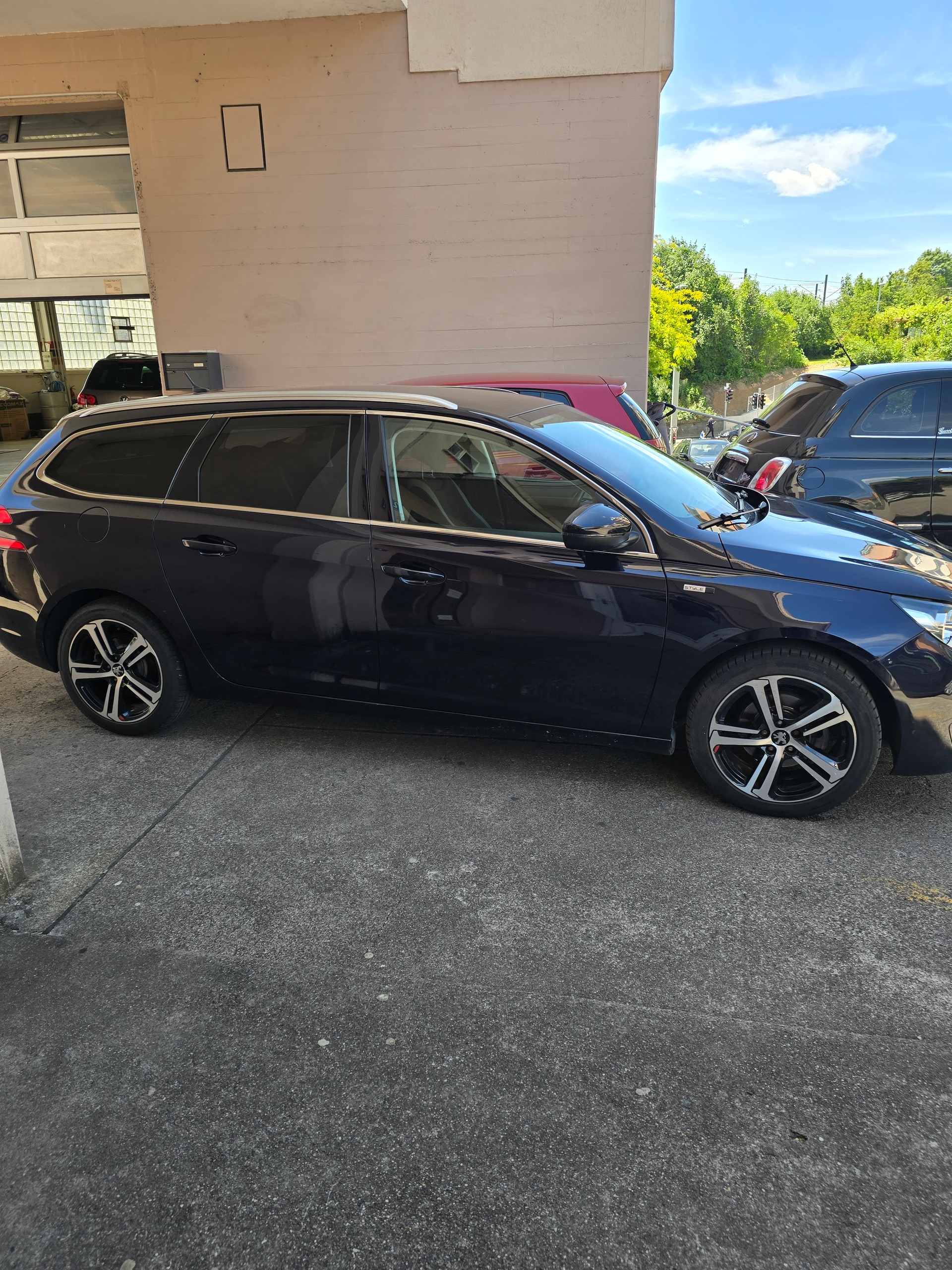 PEUGEOT 308 SW 1.2 THP Style Automatic-image-2