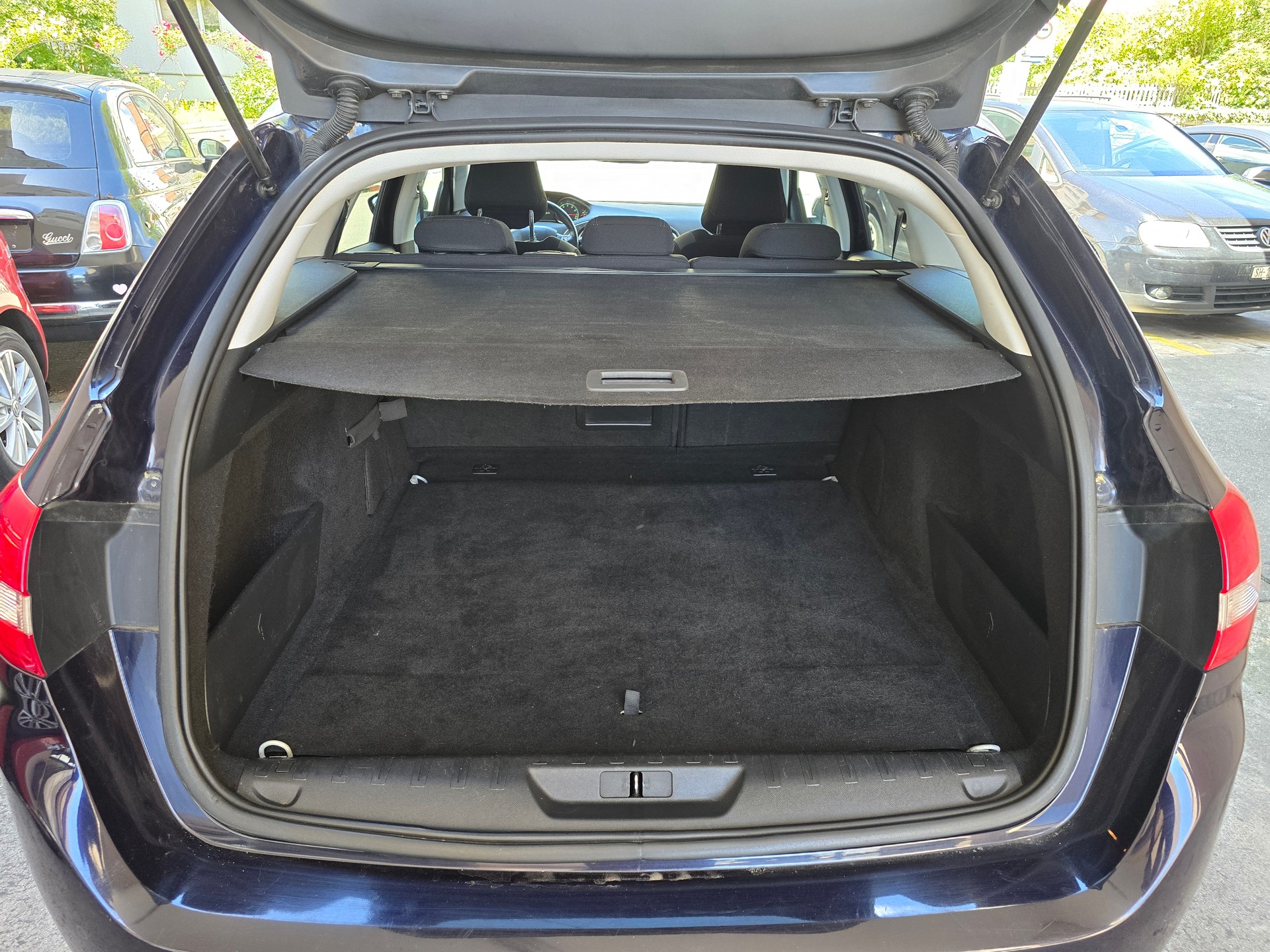 PEUGEOT 308 SW 1.2 THP Style Automatic-image-4