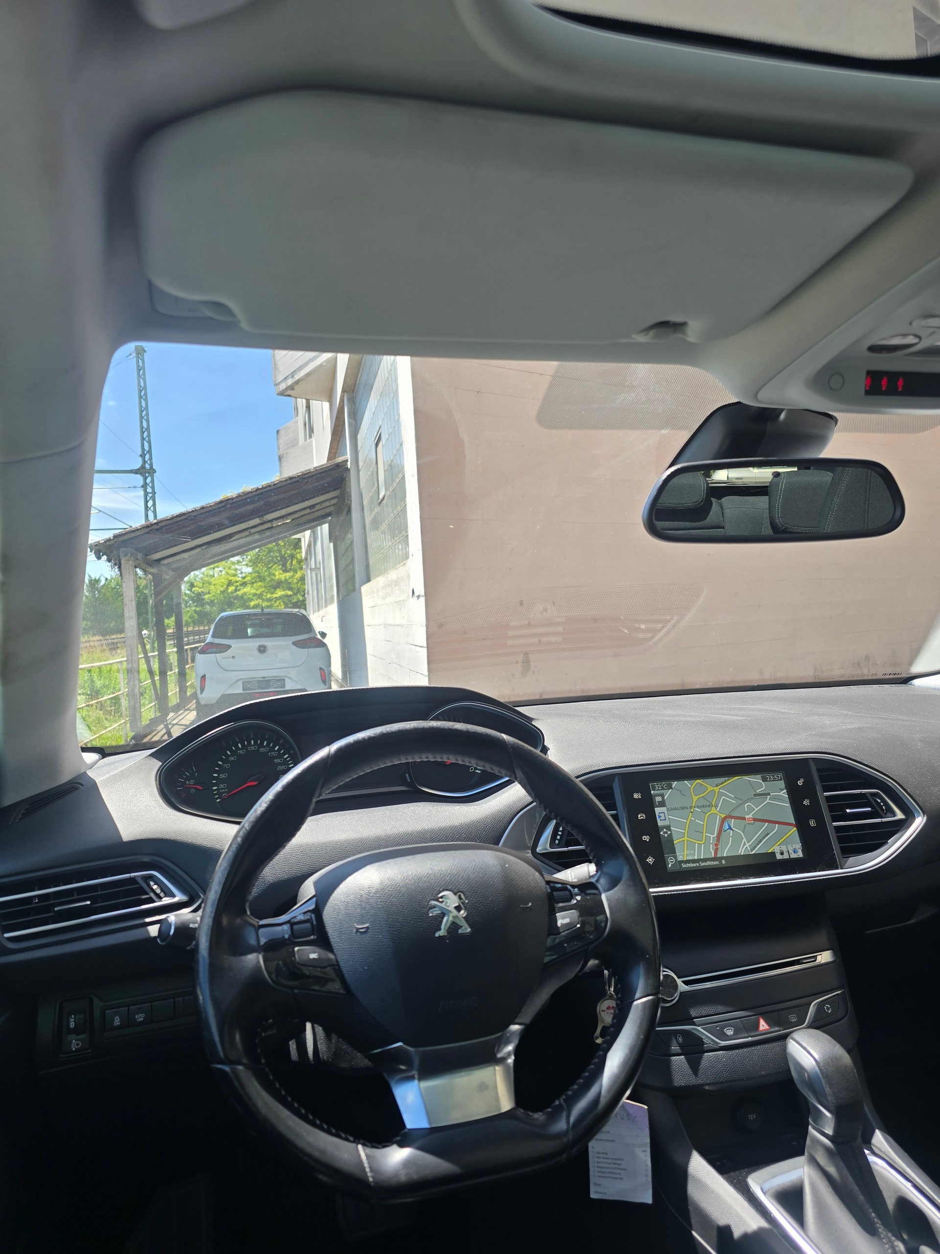 PEUGEOT 308 SW 1.2 THP Style Automatic-image-6